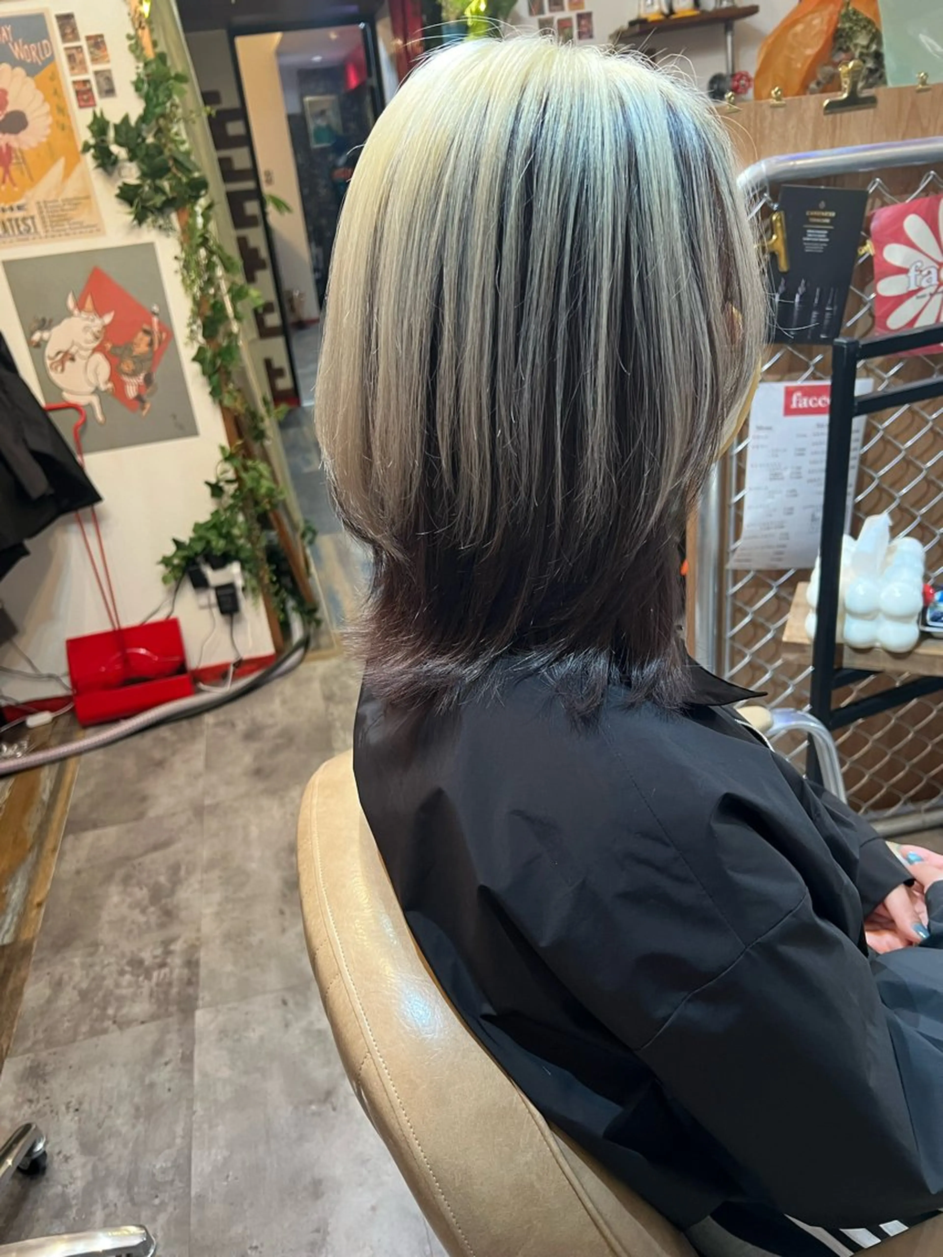 ミディアム カラー 抜きっぱなしブロンド カラーパティシエ facce🌼ikoのヘアスタイル