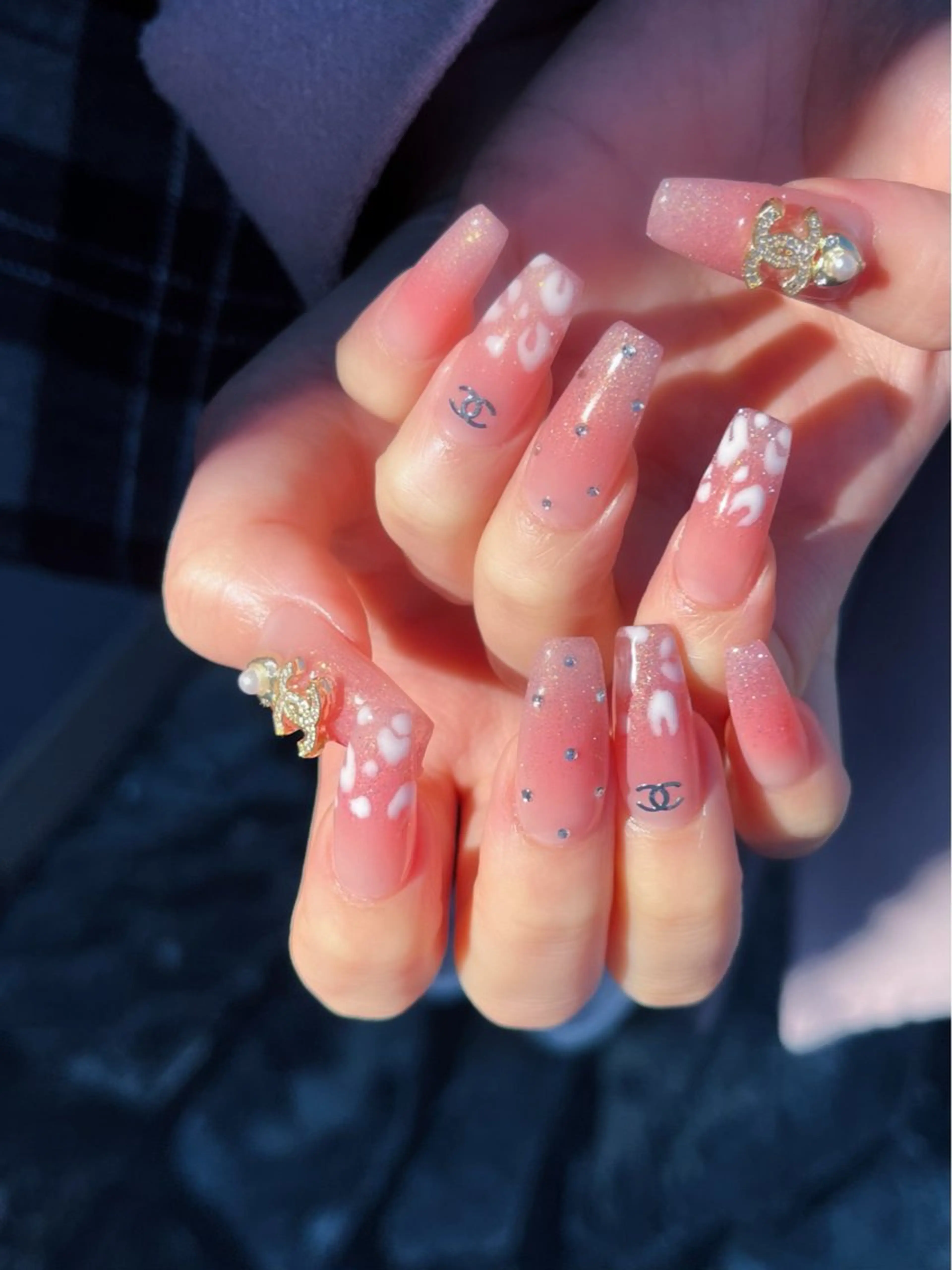 ネイル キラキラネイル マグネットネイル ワンカラーネイル スカルプネイル ワンホンネイル nine.🦋 YUKOのネイルデザイン