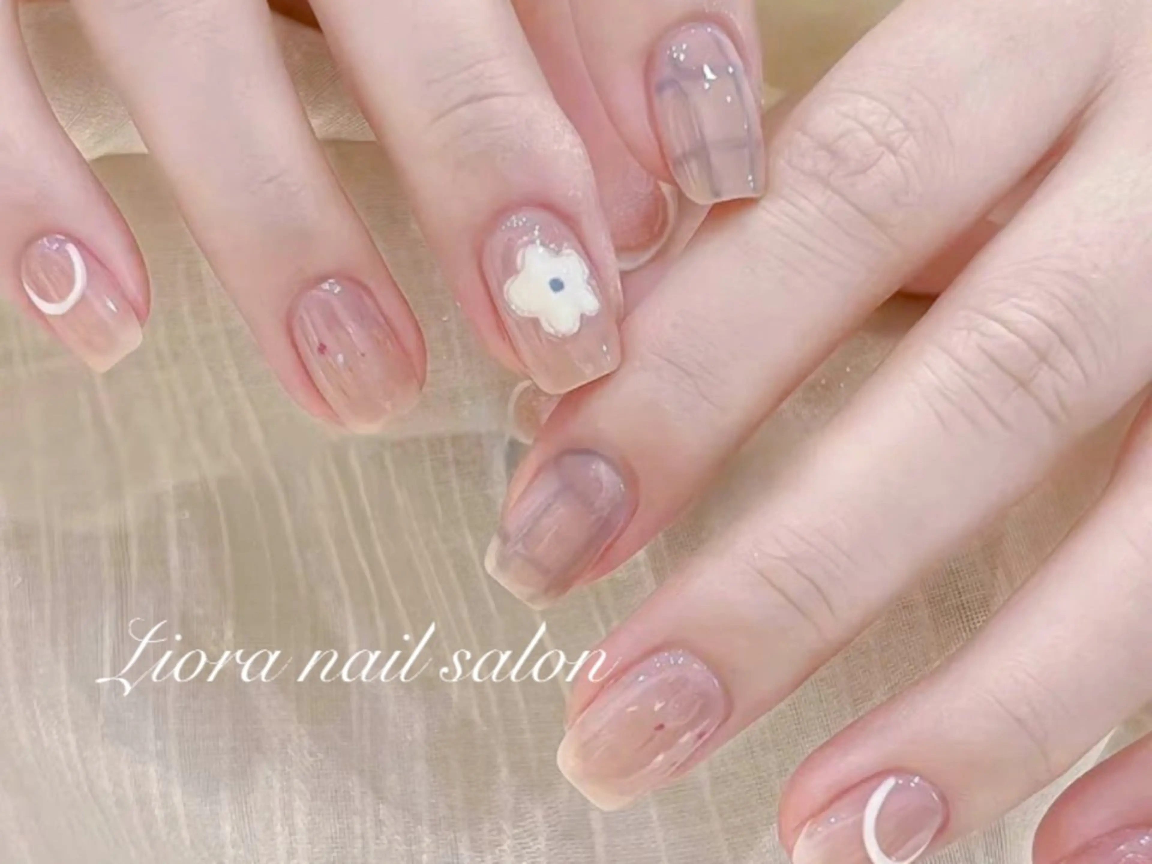 ネイル フレンチネイル ジェルネイル ガーリー グラデーション キラキラネイル ハンドネイル Liora nail 1のネイルデザイン