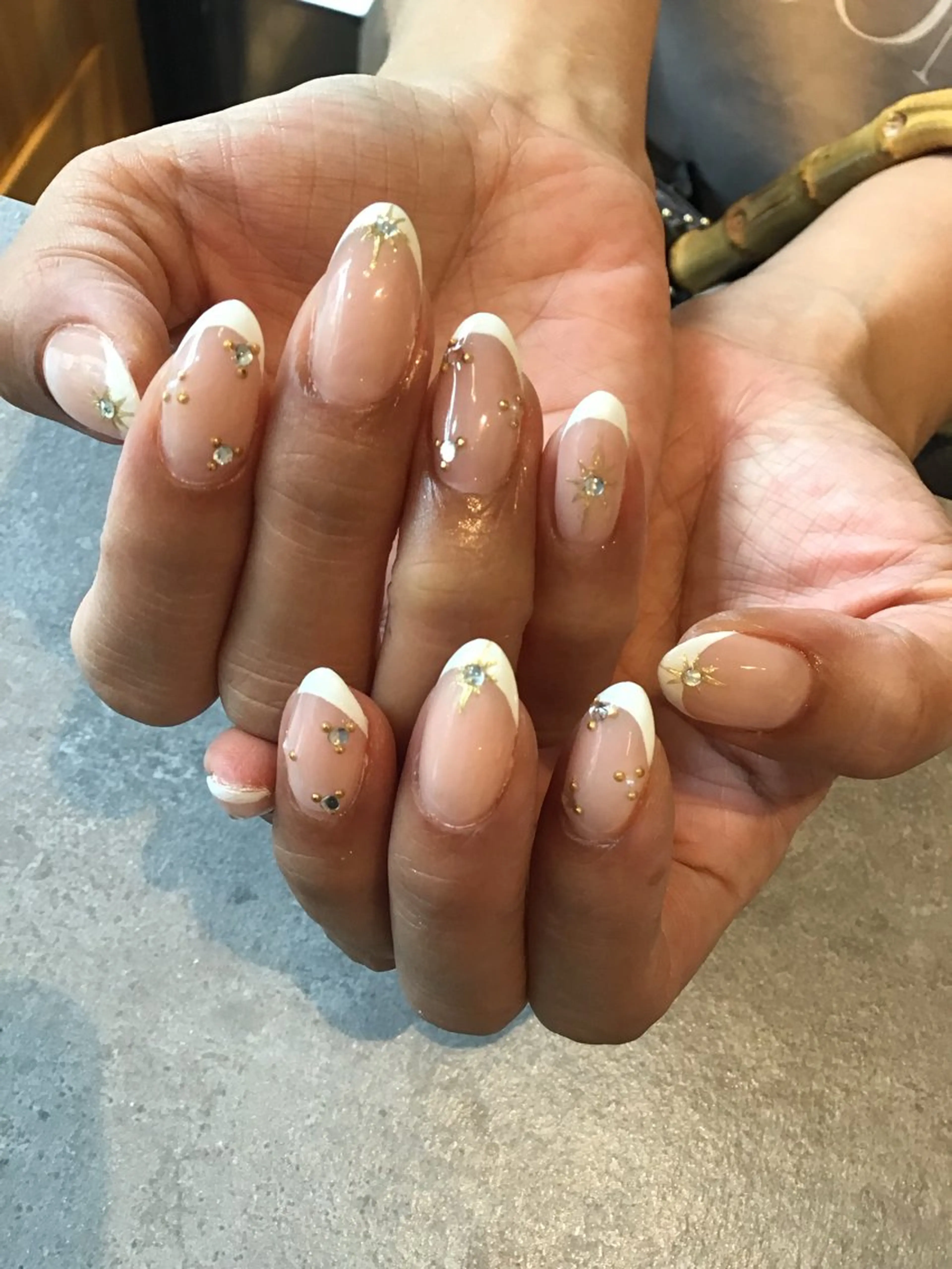 ネイル フレンチネイル ハンドネイル Nest 蜂谷のネイルデザイン