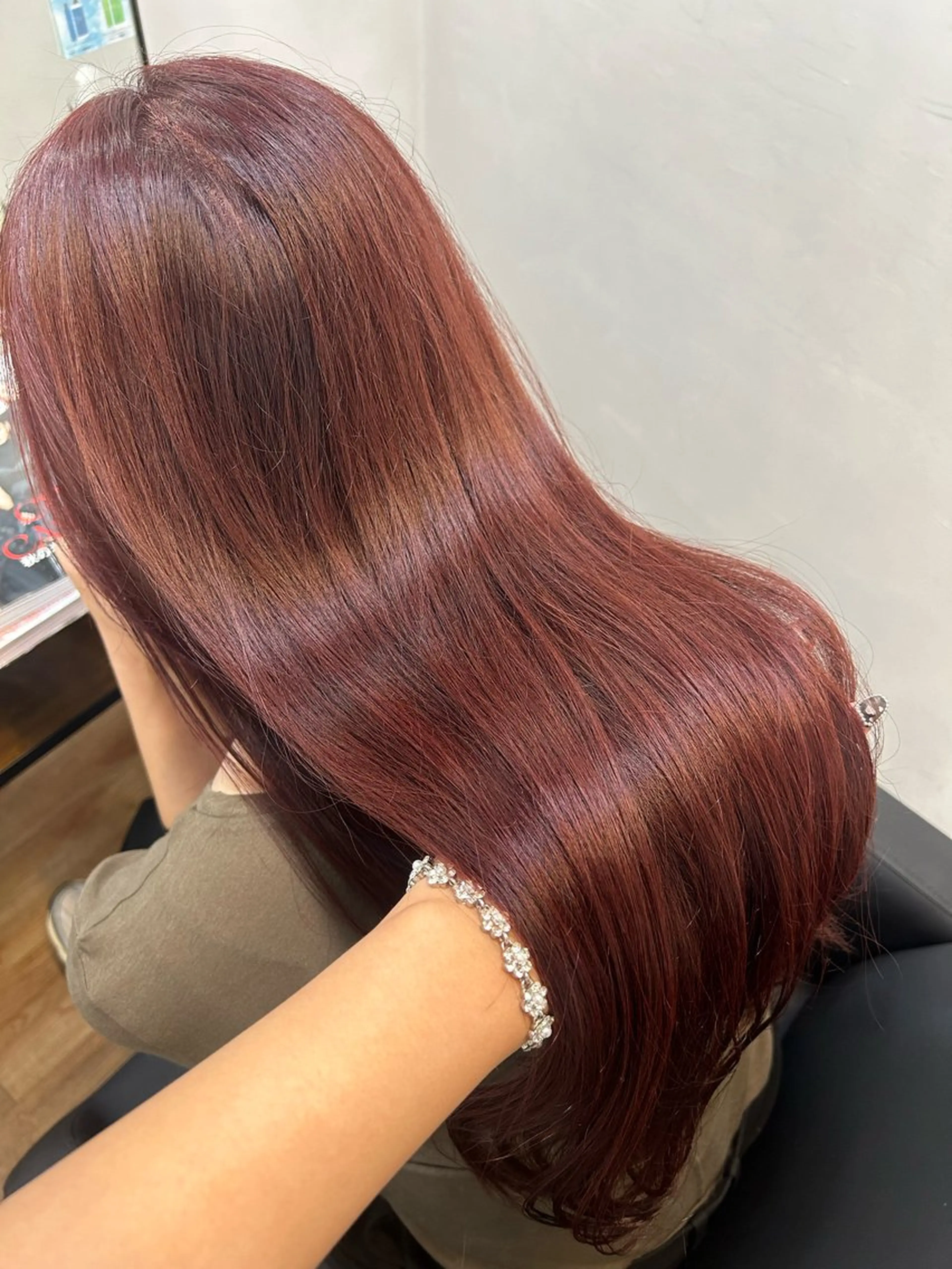 ロング カラー ボルドーカラー ヘアカラー トリートメント 藤間 帆乃夏（とうまほのかのヘアスタイル