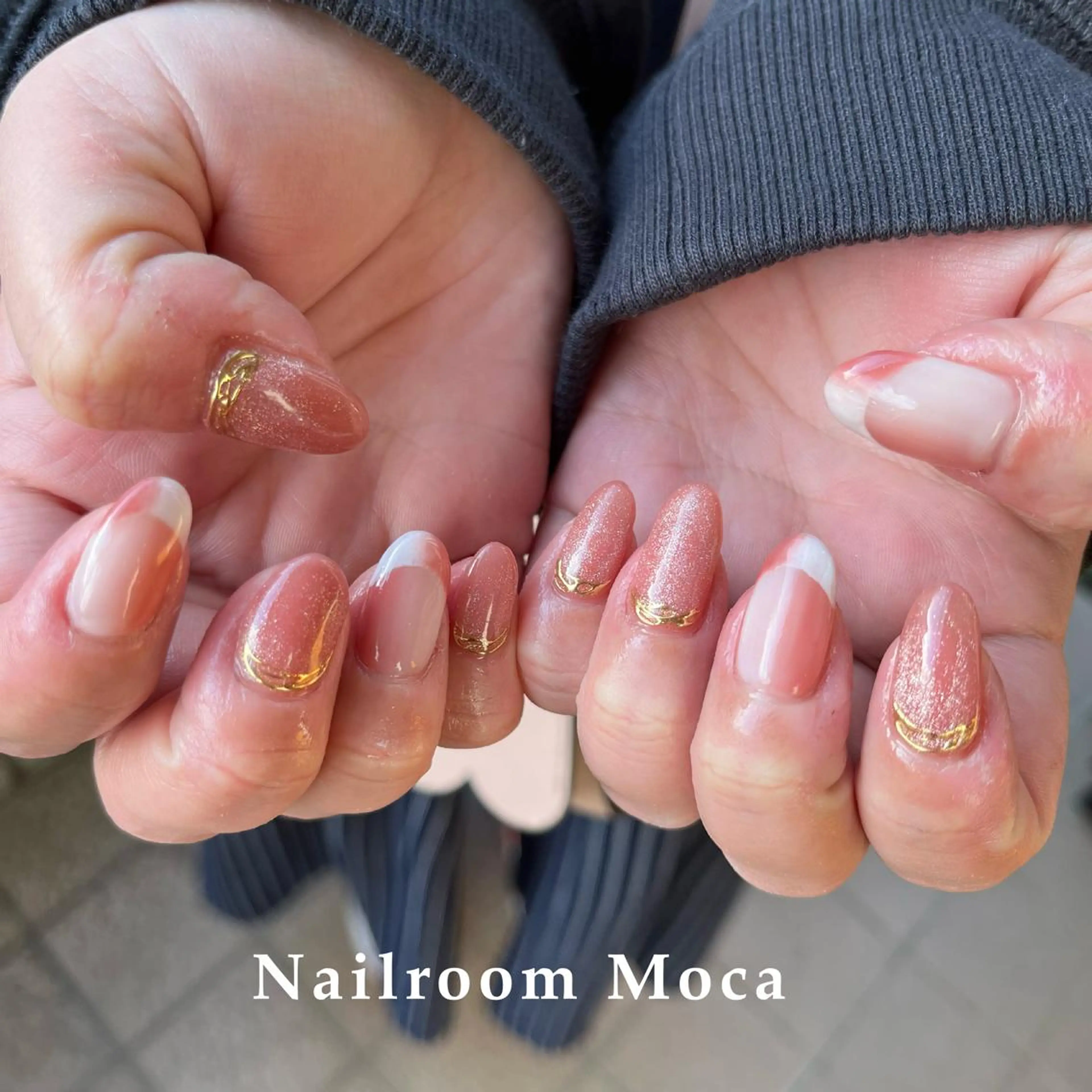 ネイル フレンチネイル マグネットネイル オンブレフレンチ ハンドネイル Nailroom Mocaのネイルデザイン