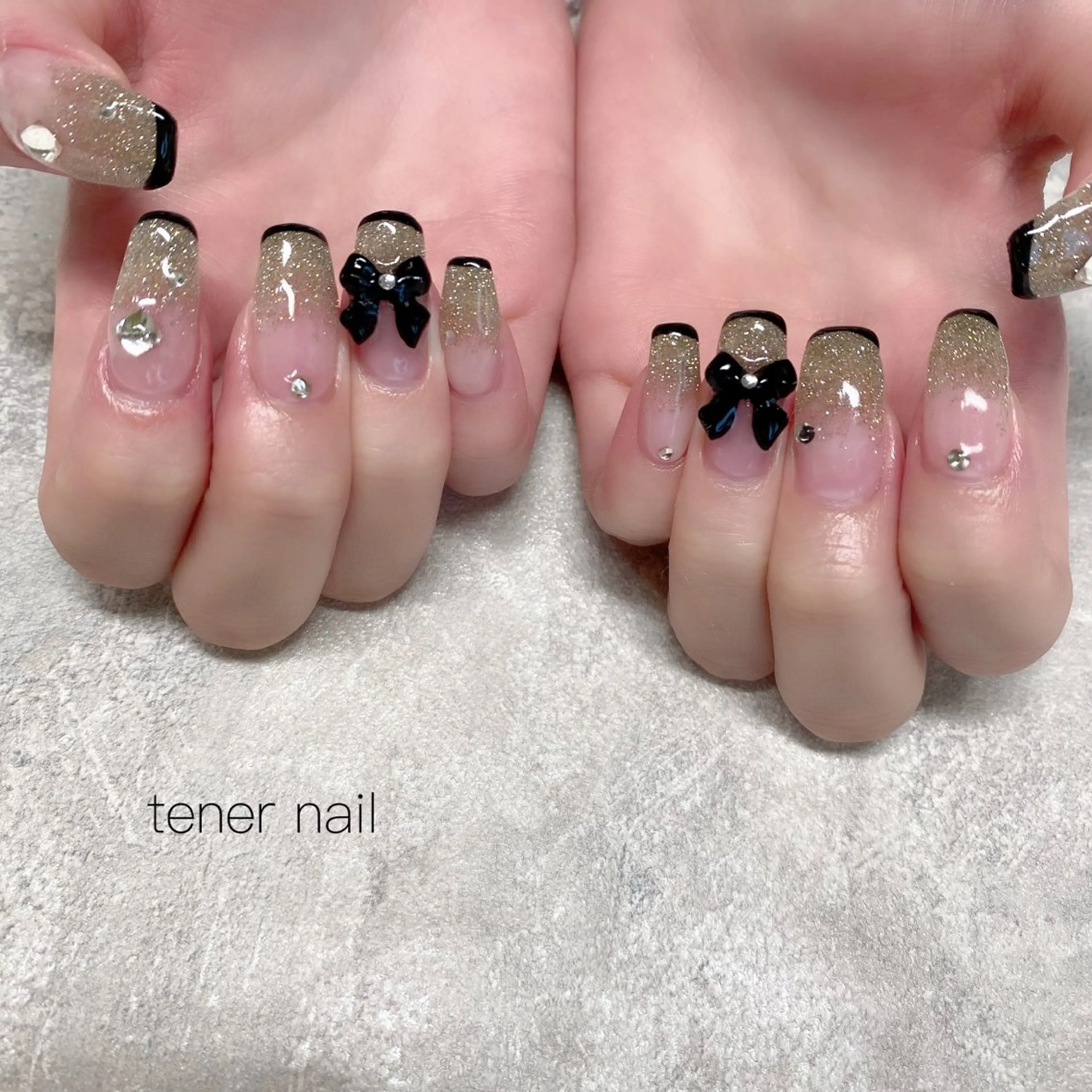ネイル フラッシュネイル ラメ(グリッター) リボン ハンドネイル tener  nail  テネルネイル所属・テネルネイル tener nailのネイルデザイン