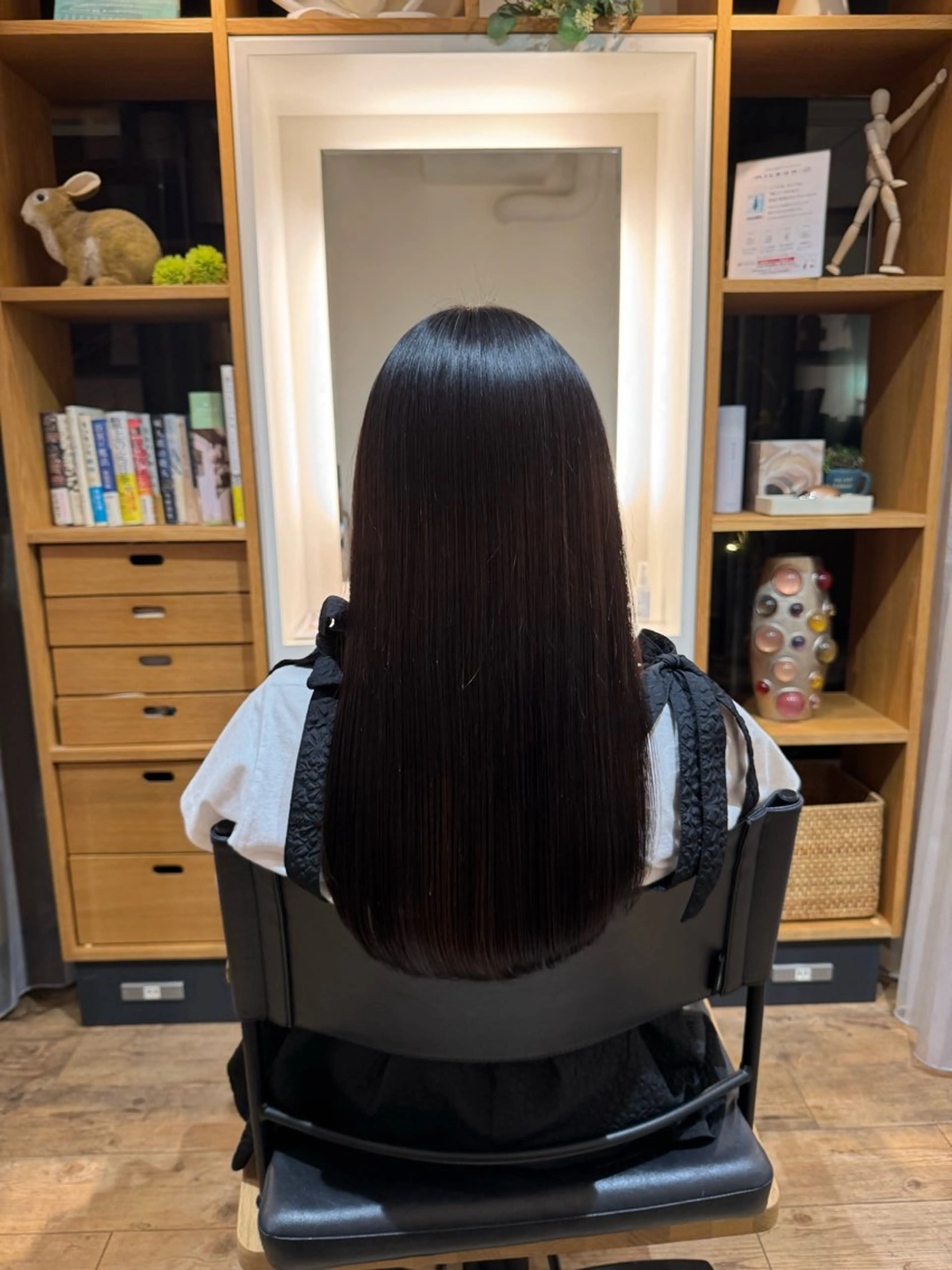 セミロング カット 縮毛矯正 トリートメント afloatkobe所属・美髪/髪質改善 川口凌弥のヘアスタイル