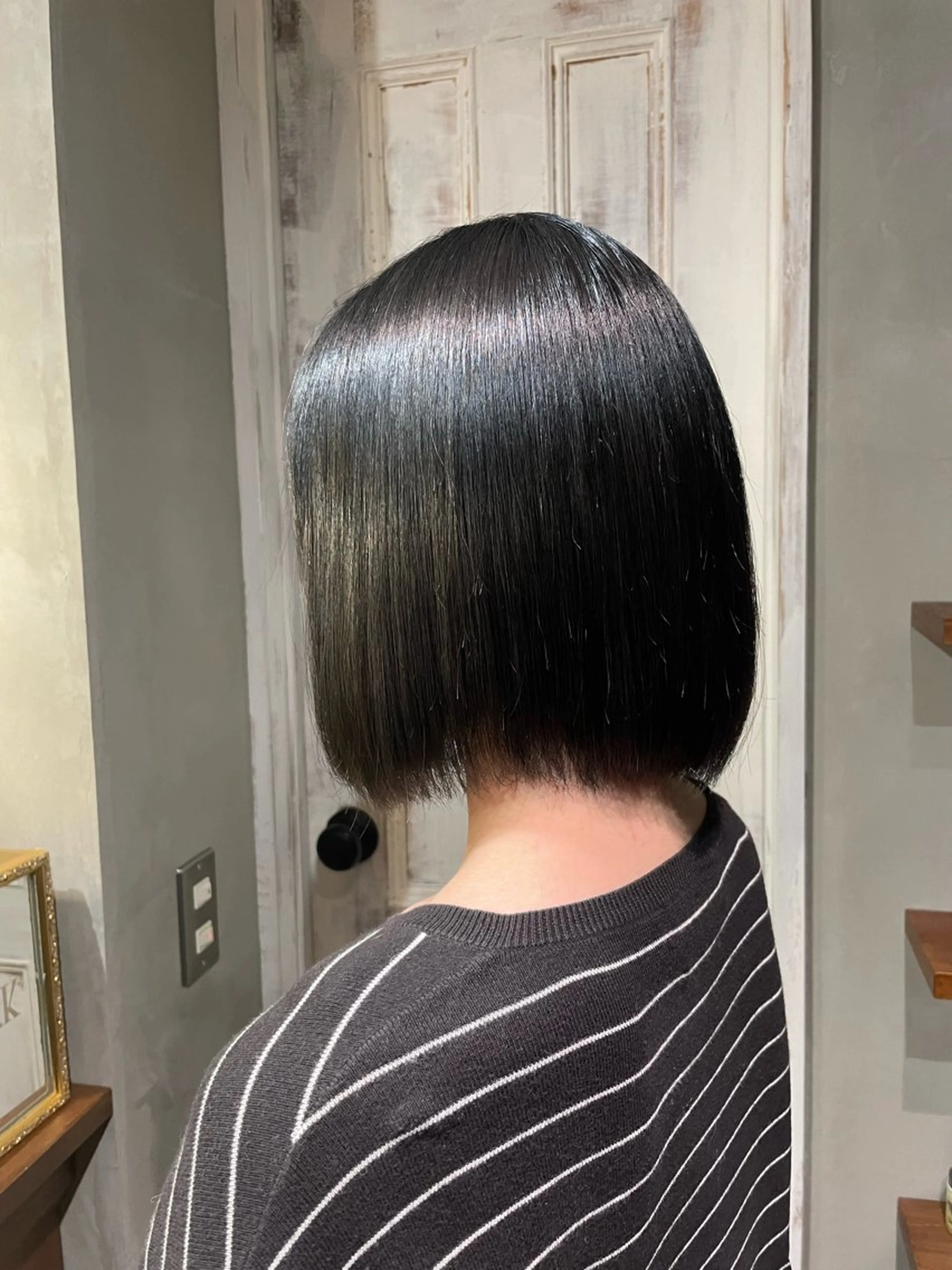 ショート カラー ダークグレー saya 🧸 カット/縮毛矯正のヘアスタイル