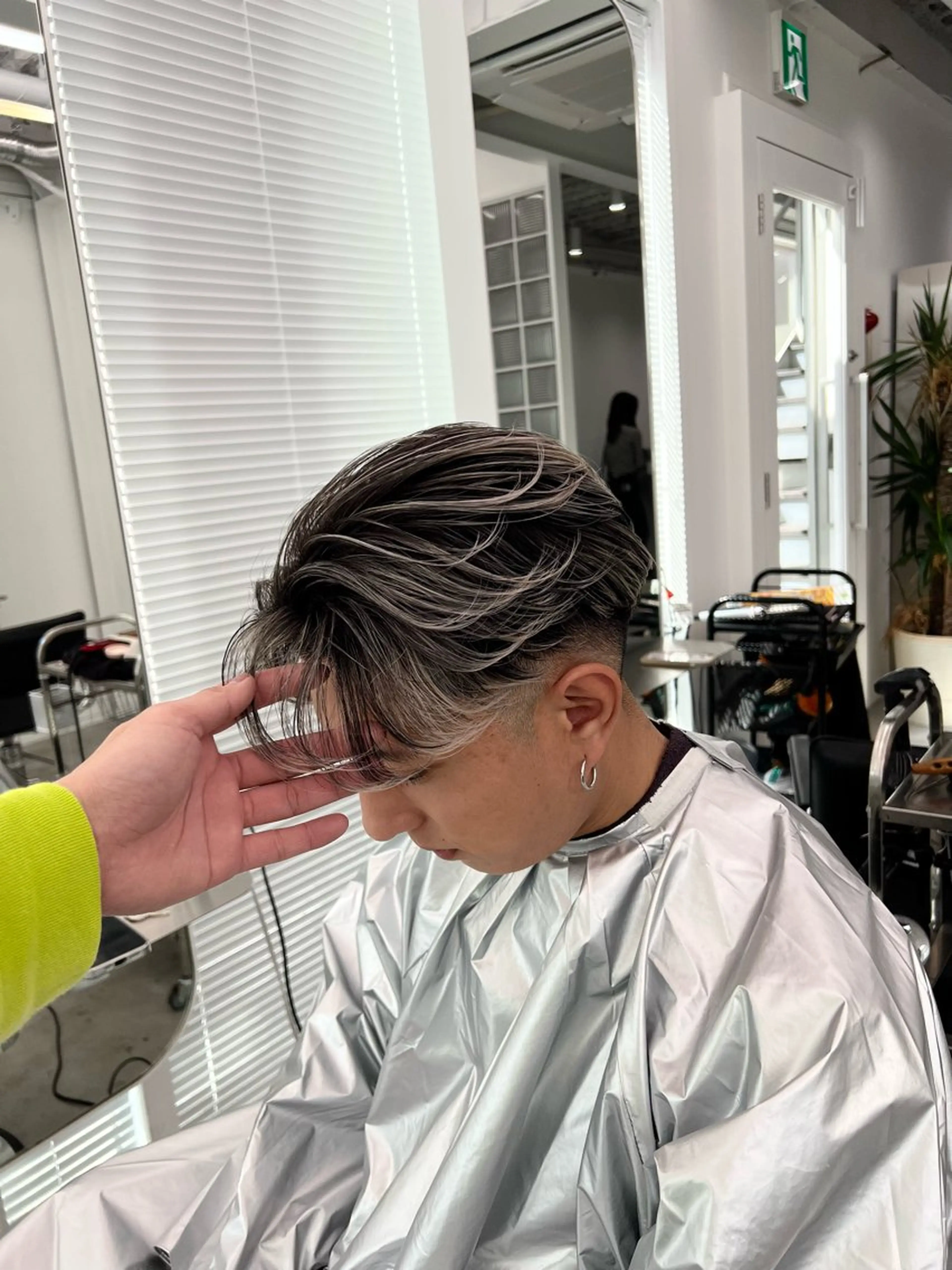 ミディアム レイヤーカット ヘアカラー kouji メンズバレイヤージュのヘアスタイル