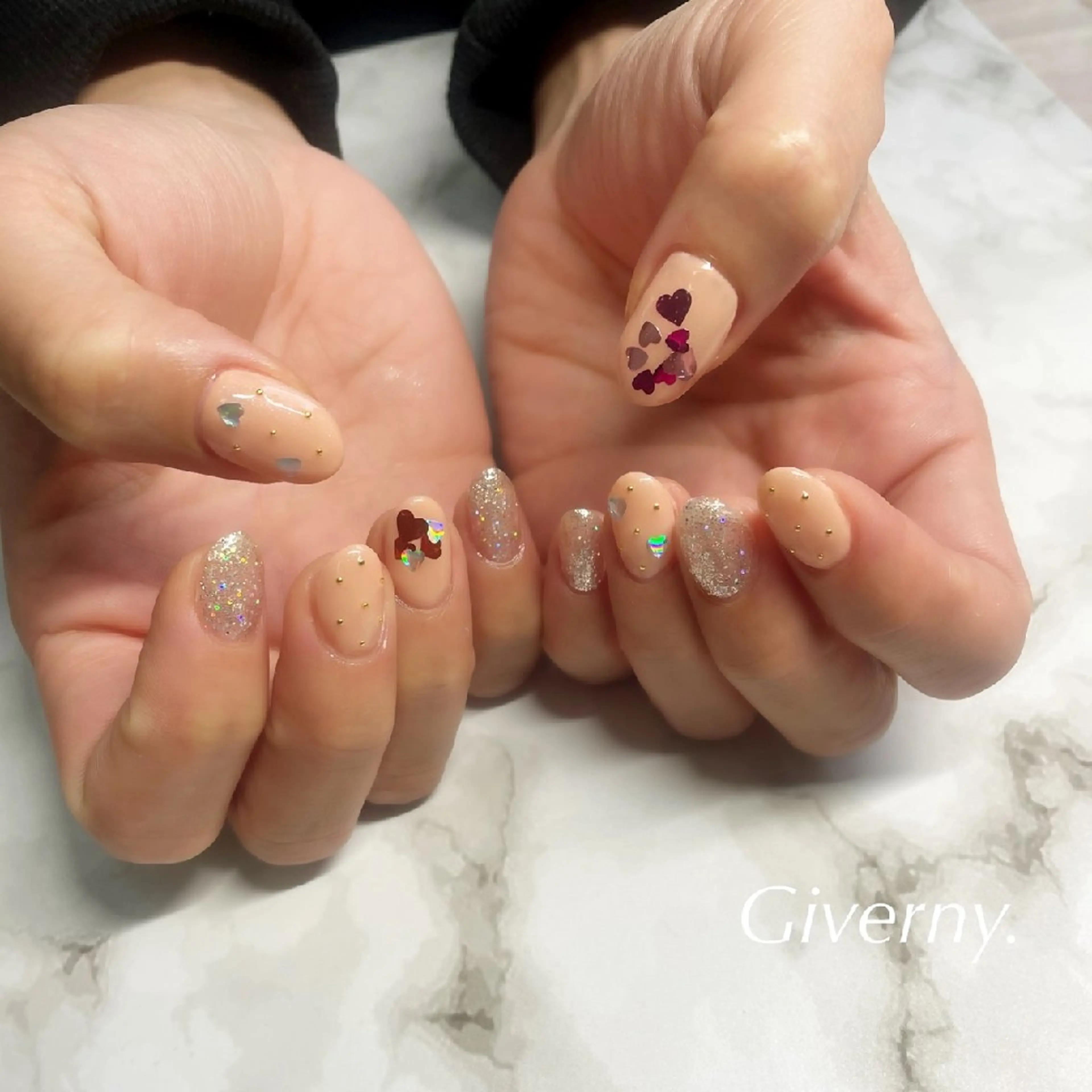 ネイル ハート ハンドネイル Giverny .のネイルデザイン