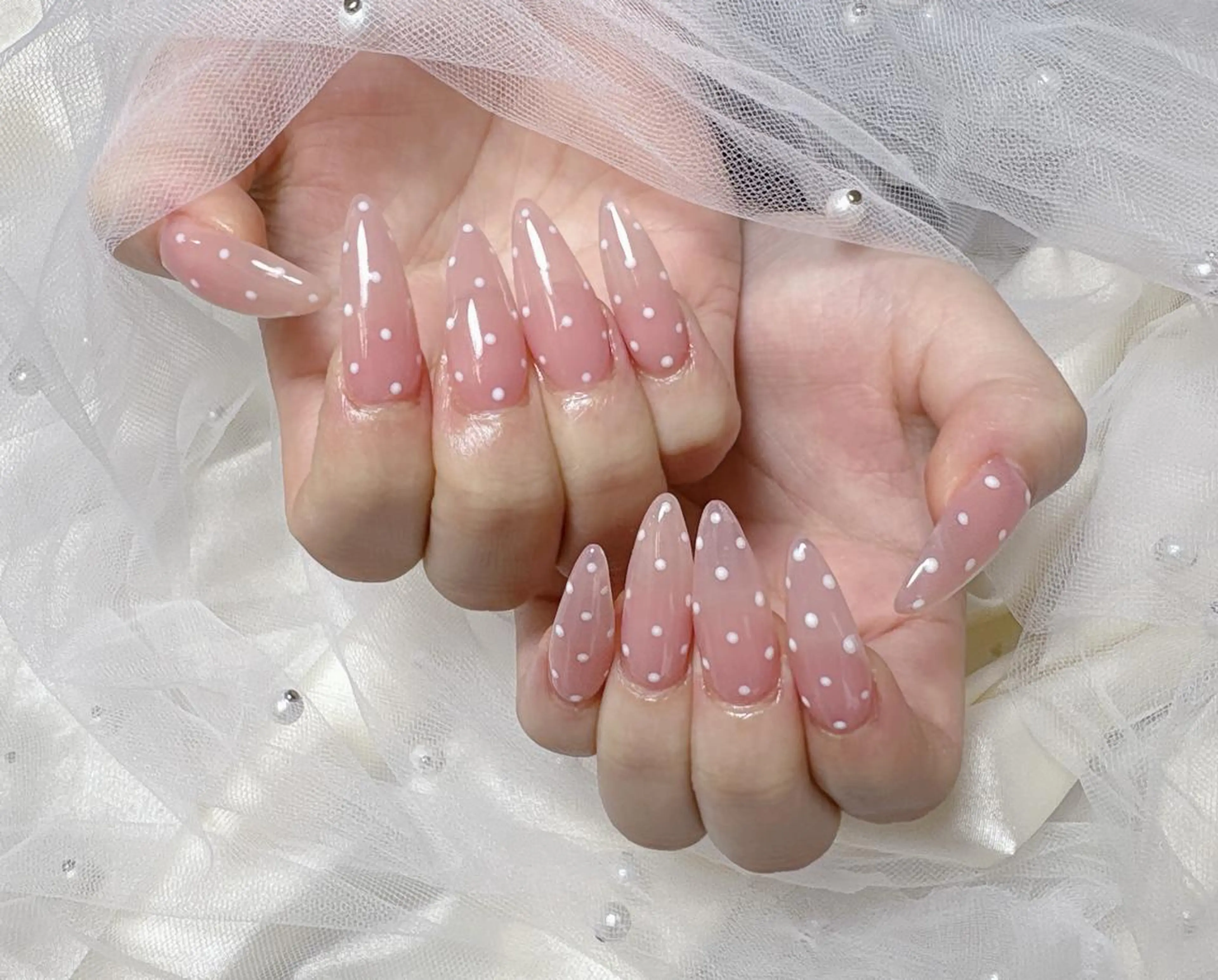 ネイル ドット 春ネイル ハンドネイル ハンドケア 🦋 MiKi 🦋 ネイルサロンのネイルデザイン
