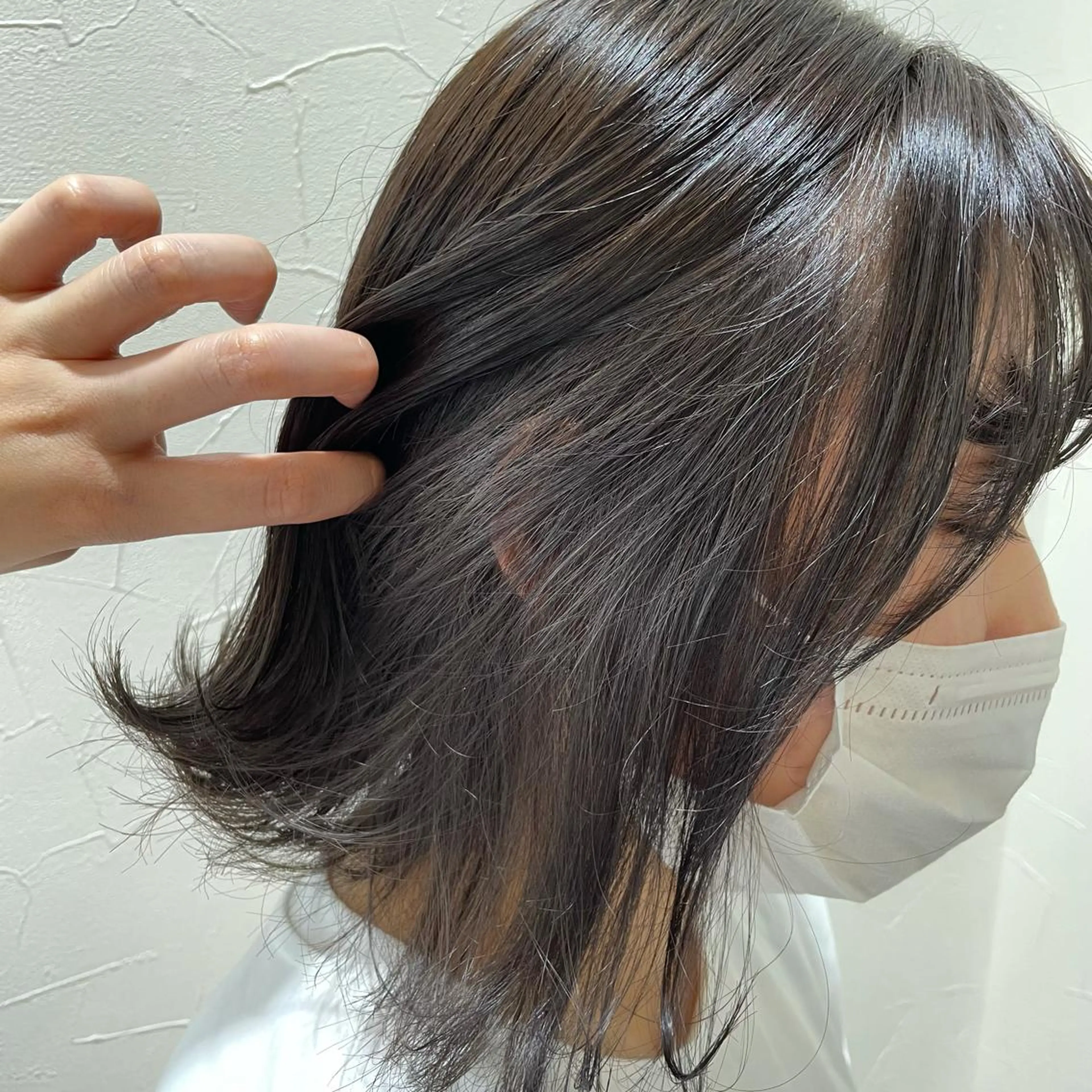 ミディアム カラー グレージュ シルバー シルバーグレージュ ヘアカラー 嶋岡 乃愛のヘアスタイル