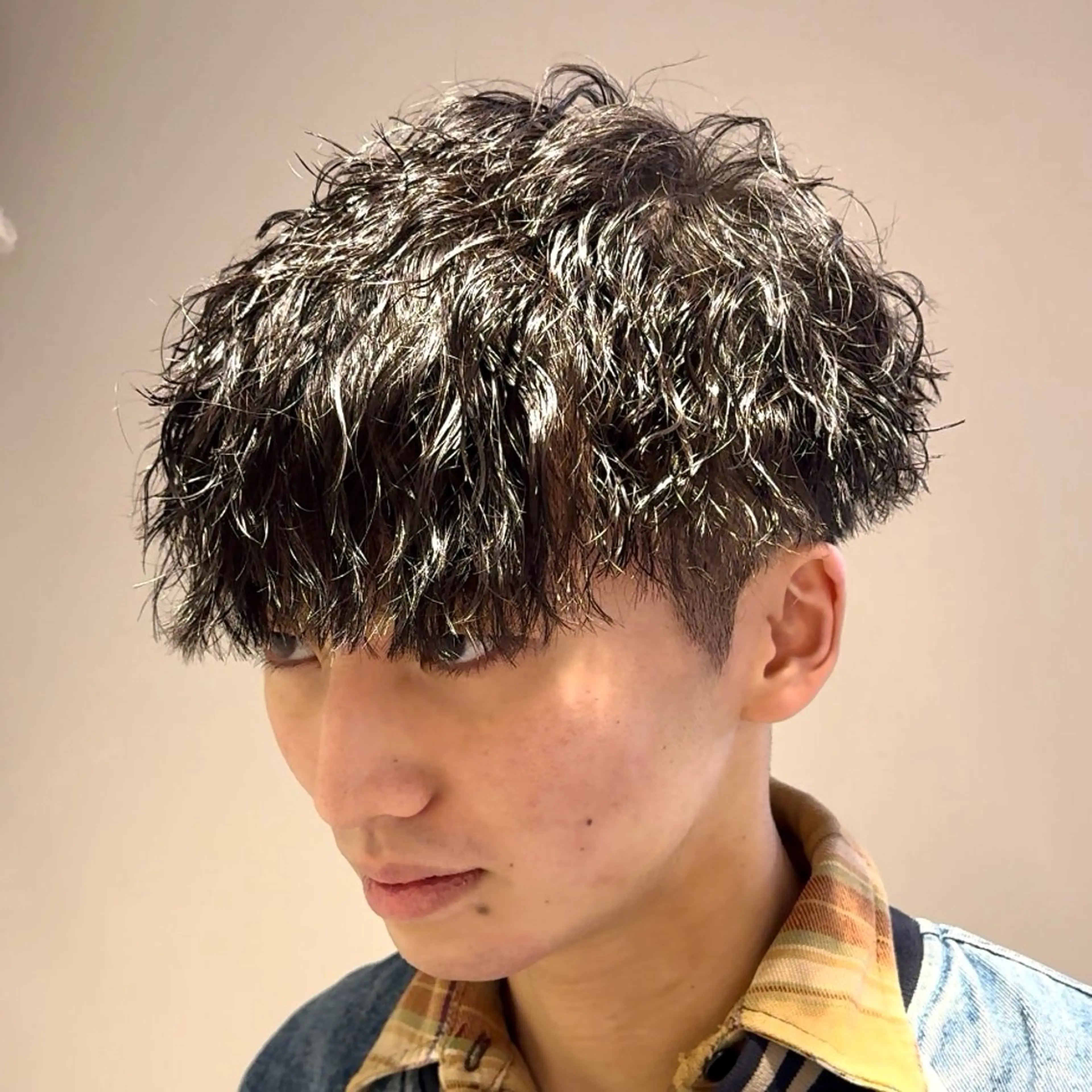 ミディアム パーマ ヘアアレンジ メンズ ミディアムパーマ メンズパーマ 艶カラー の達人のヘアスタイル
