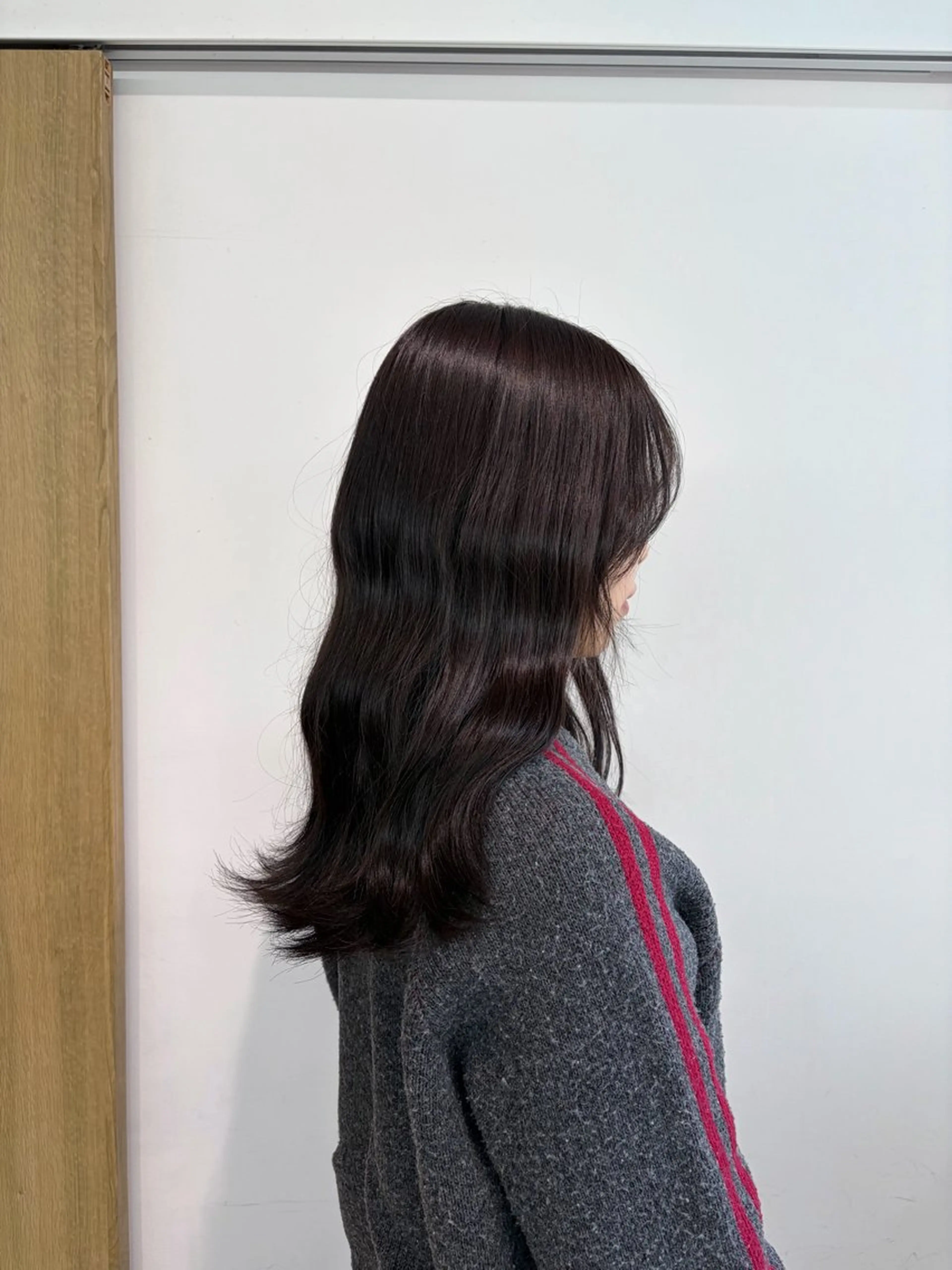 セミロング カラー グレージュ ラベンダーカラー ラベンダーグレージュ ラベンダーグレー ヘアカラー 大村 咲羅のヘアスタイル