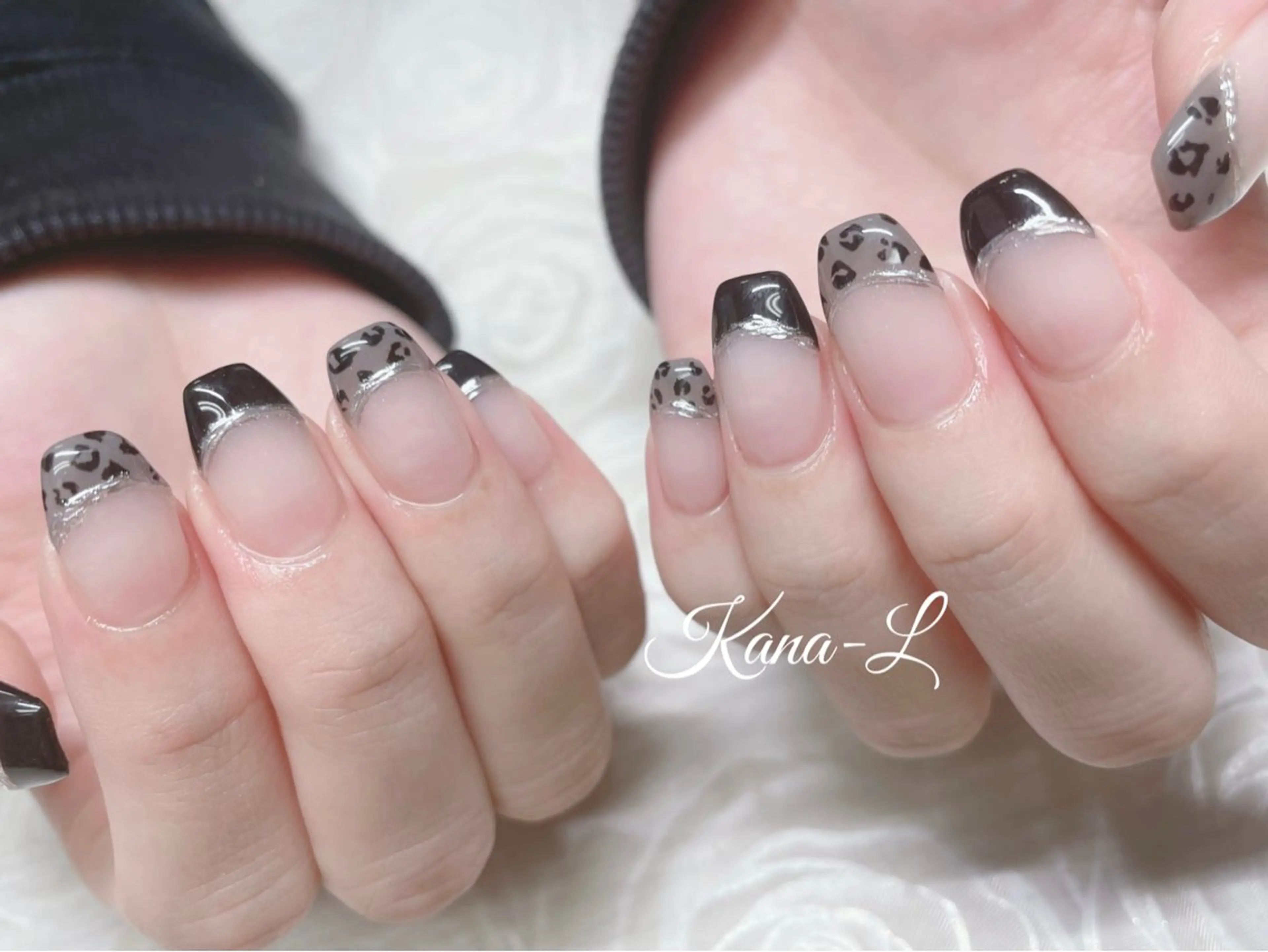 ネイル アニマル柄 フレンチネイル ジェルネイル パラジェル シルバー 芦辺 香奈のネイルデザイン