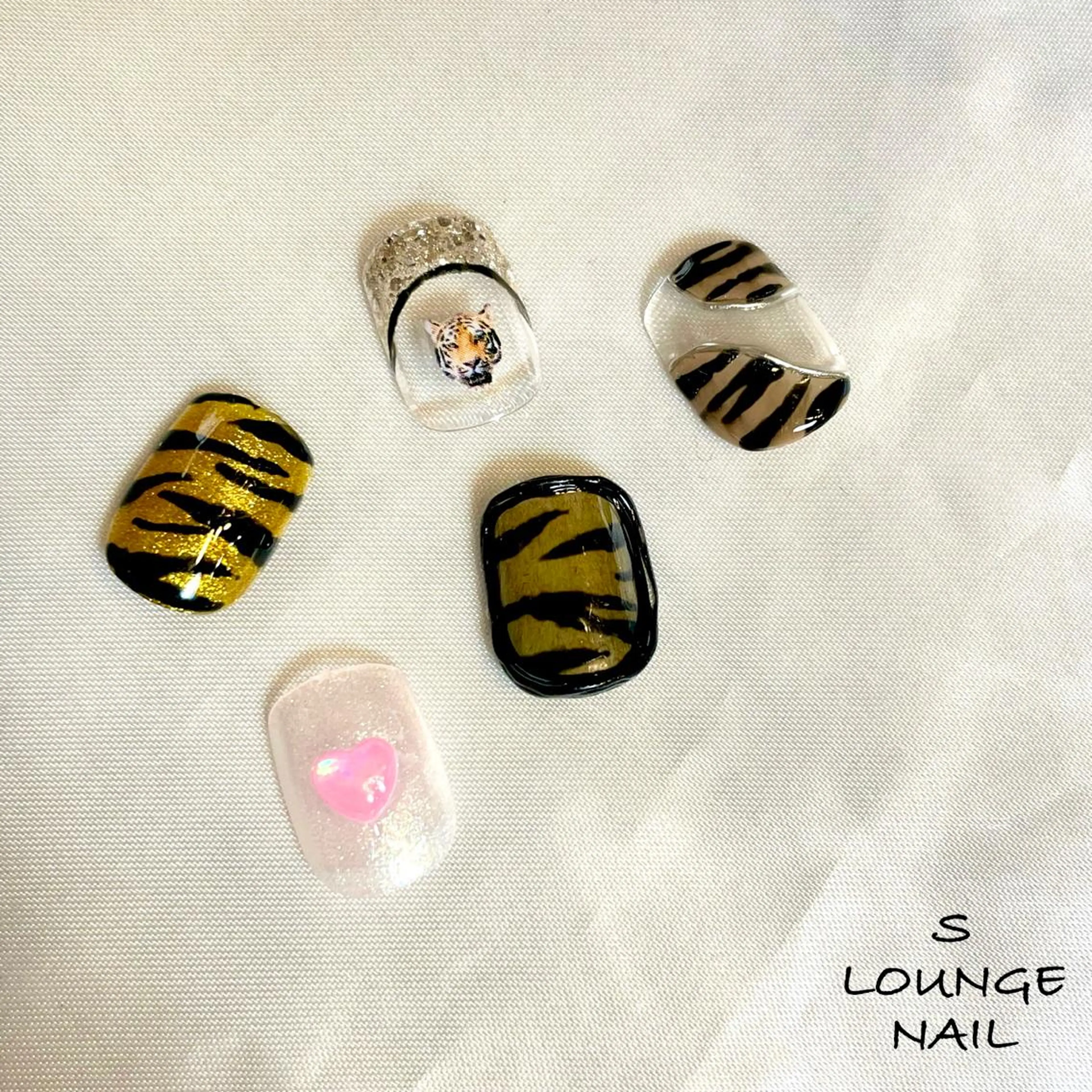 ネイル ハンドネイル フットネイル S LOUNGE NAIL所属・パーツたくさん🍓 SUMIのネイルデザイン