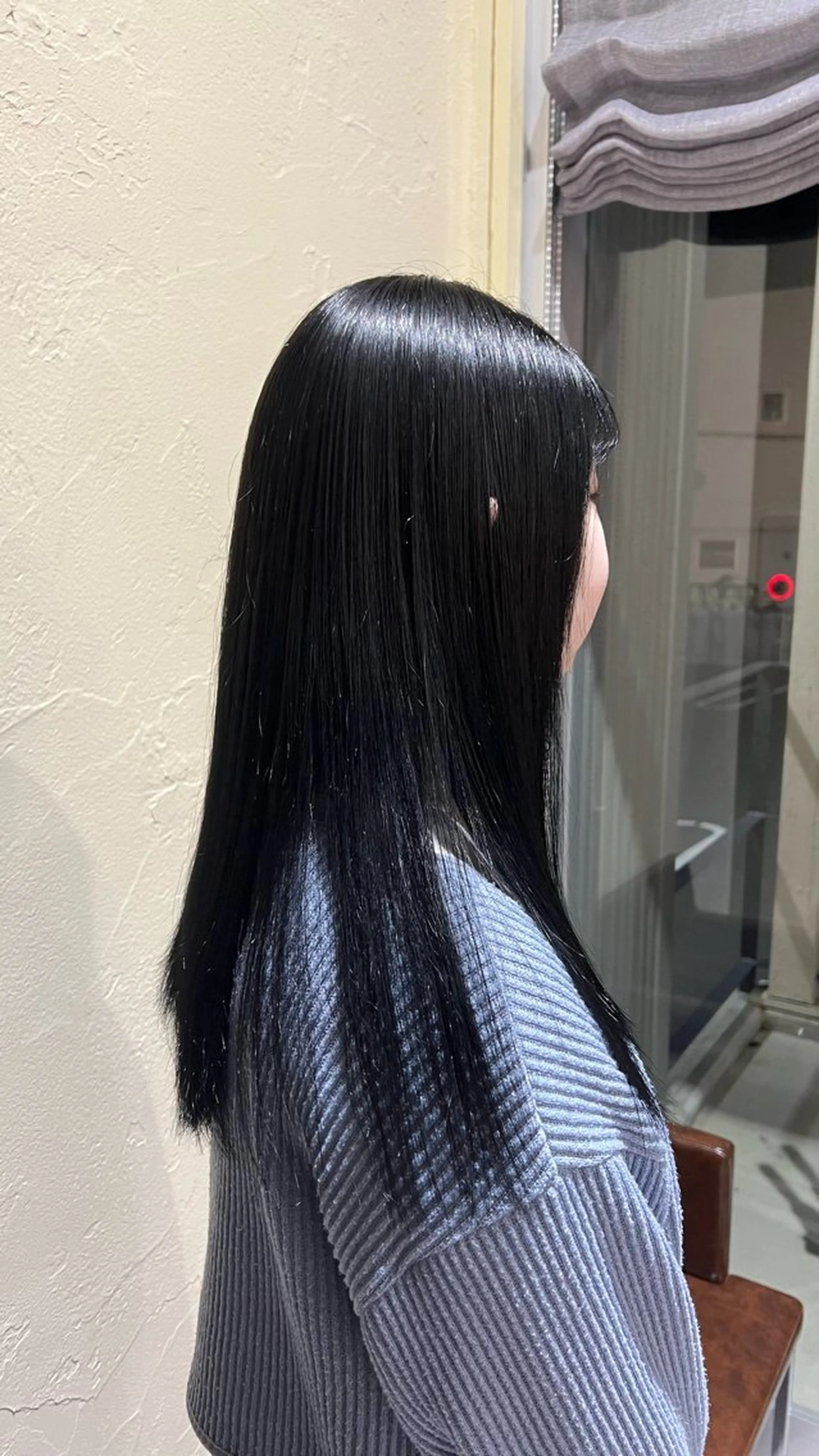 セミロング カラー 黒髪 ブルーカラー ブルーブラック 透明感カラー 石黒 理々花のヘアスタイル