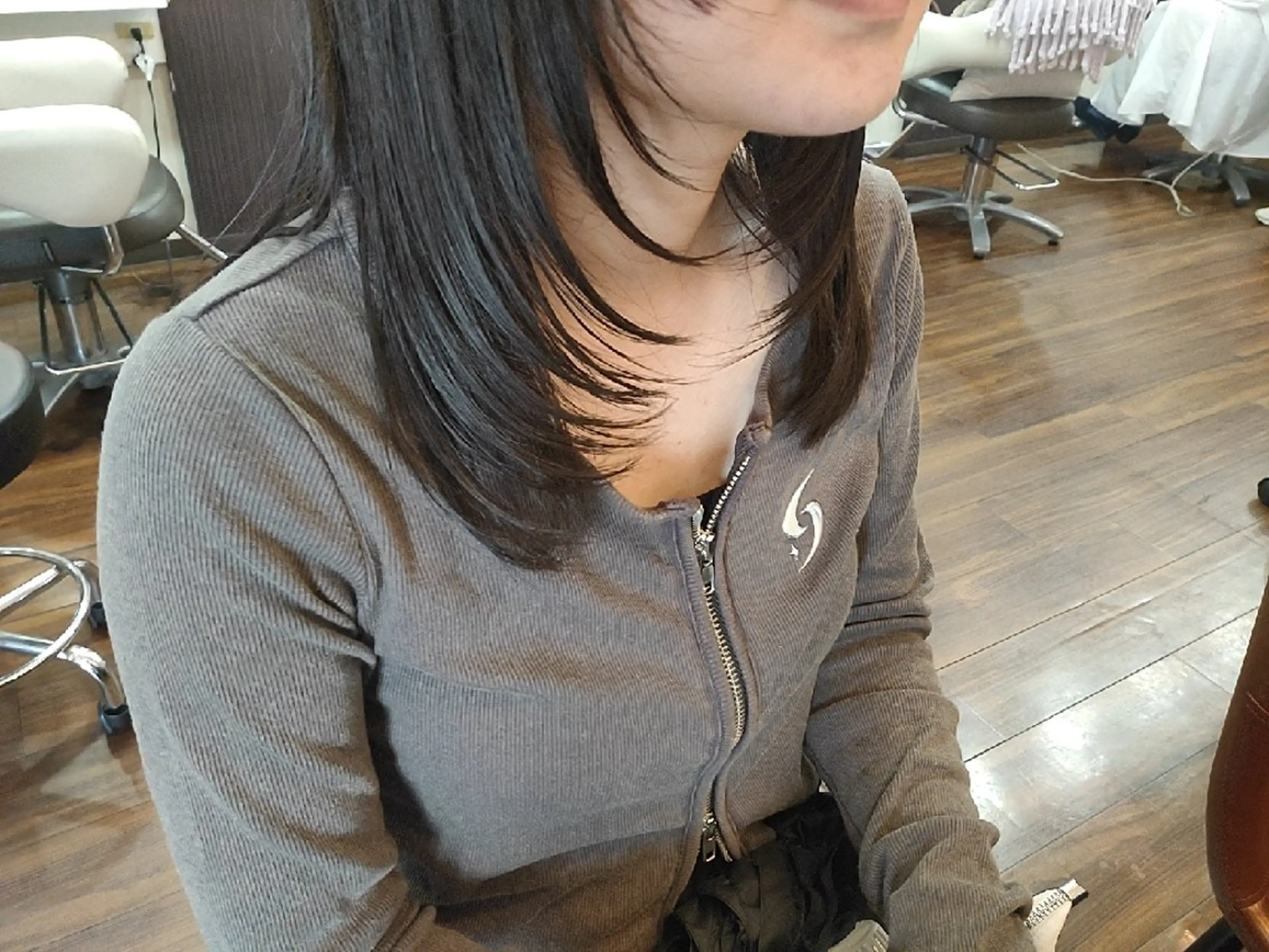 【ミニモ限定価格】似合わせカット✂炭酸サービス🌟 コテ巻き仕上げ  お手入れ楽なニュアンスヘアに​〜​.*･ﾟの写真