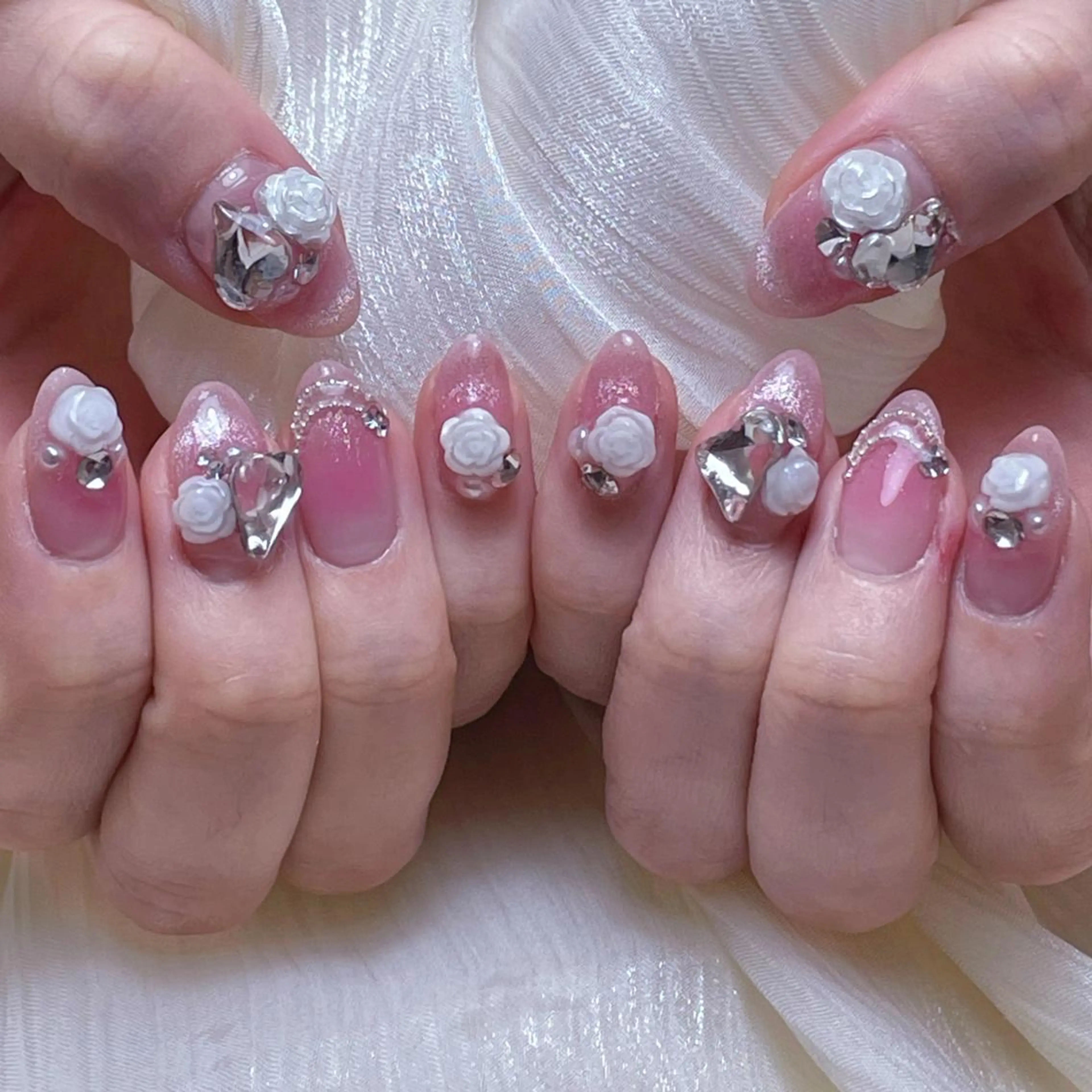 ネイル アートネイル オーロラネイル ガーリー キラキラネイル 韓国ネイル ハンドネイル DIANMOND NAIL🌸のネイルデザイン