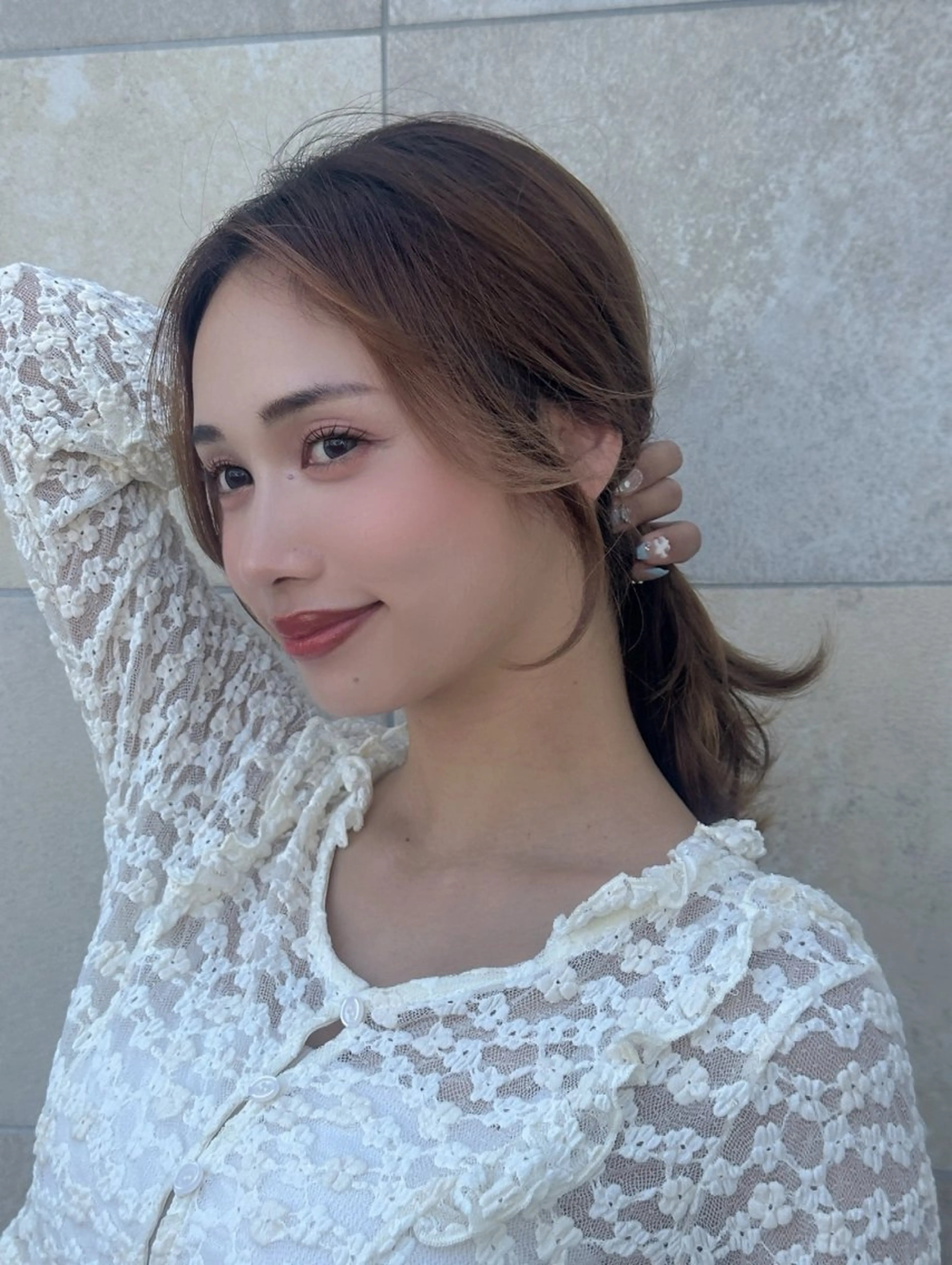 ミディアム カット ベージュ/インナー カラー🤍Rieのヘアスタイル