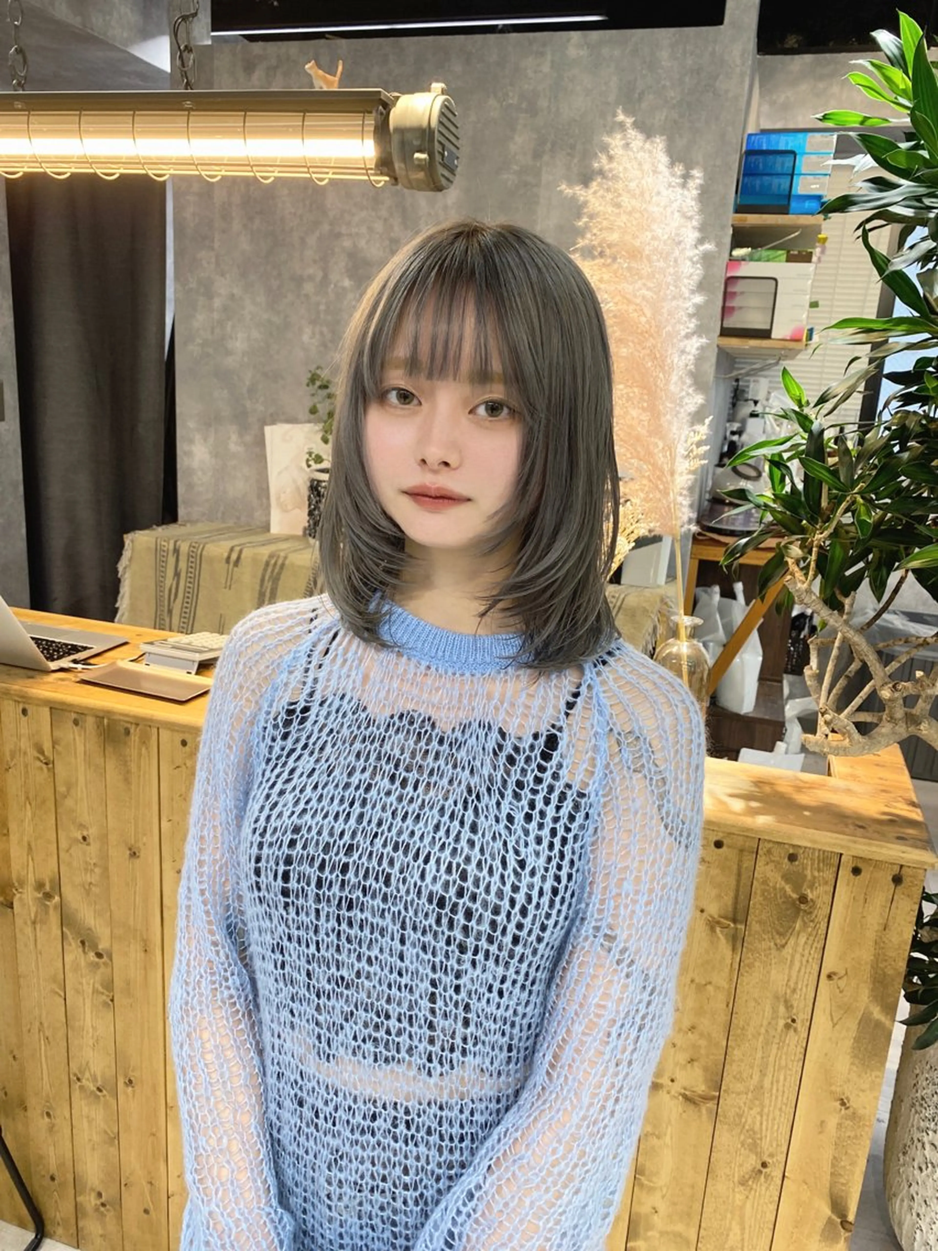 ミディアム カラー アッシュ アッシュブラック バレイヤージュ ベージュカラー 黒髪 カット ヘアカラー トリートメント ヘアセット 【.ico】心斎橋/ ウルフ/飛田ゆうきのヘアスタイル