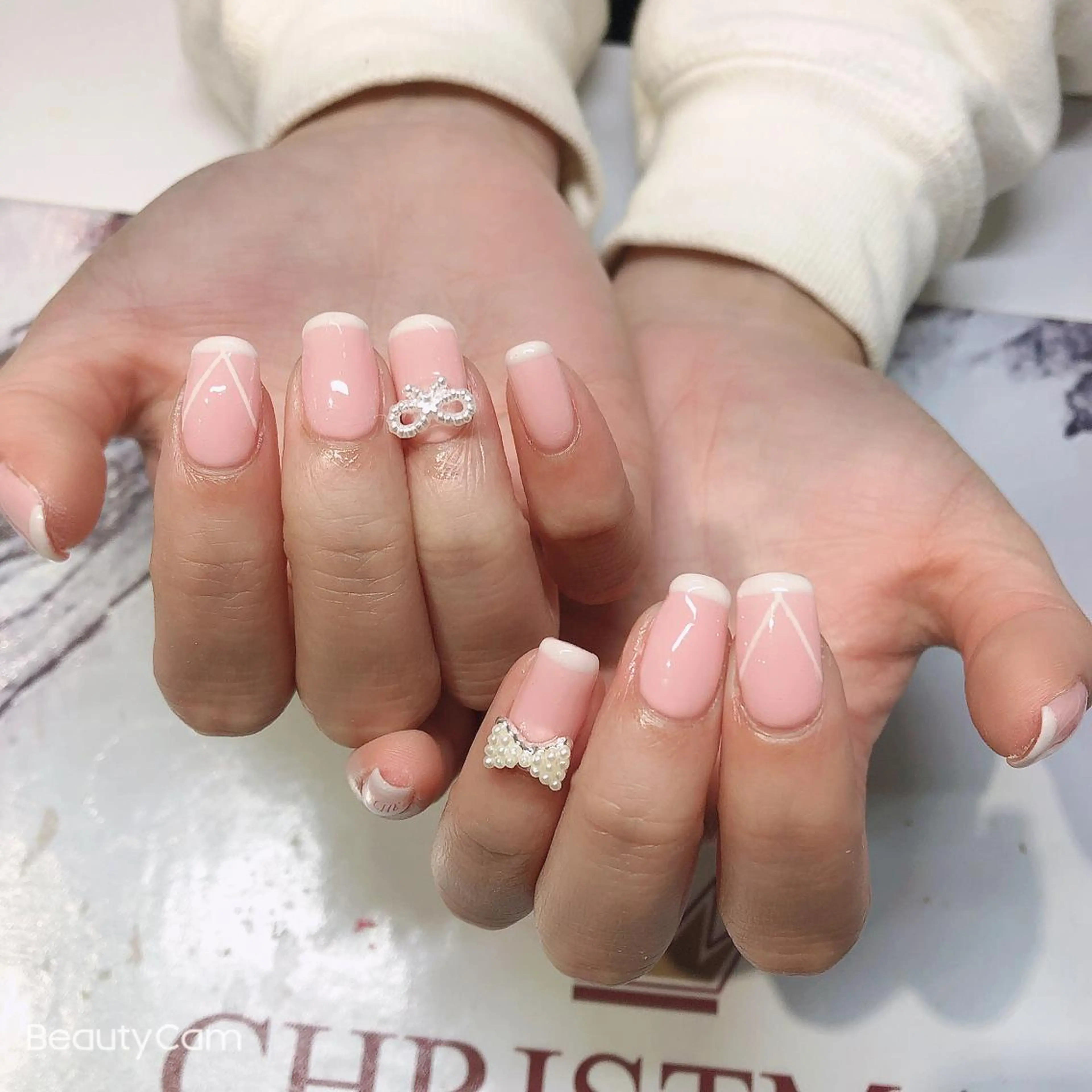 ネイル Guarendo錦糸町店所属・ガレンドウ 白澤 愛子のネイルデザイン