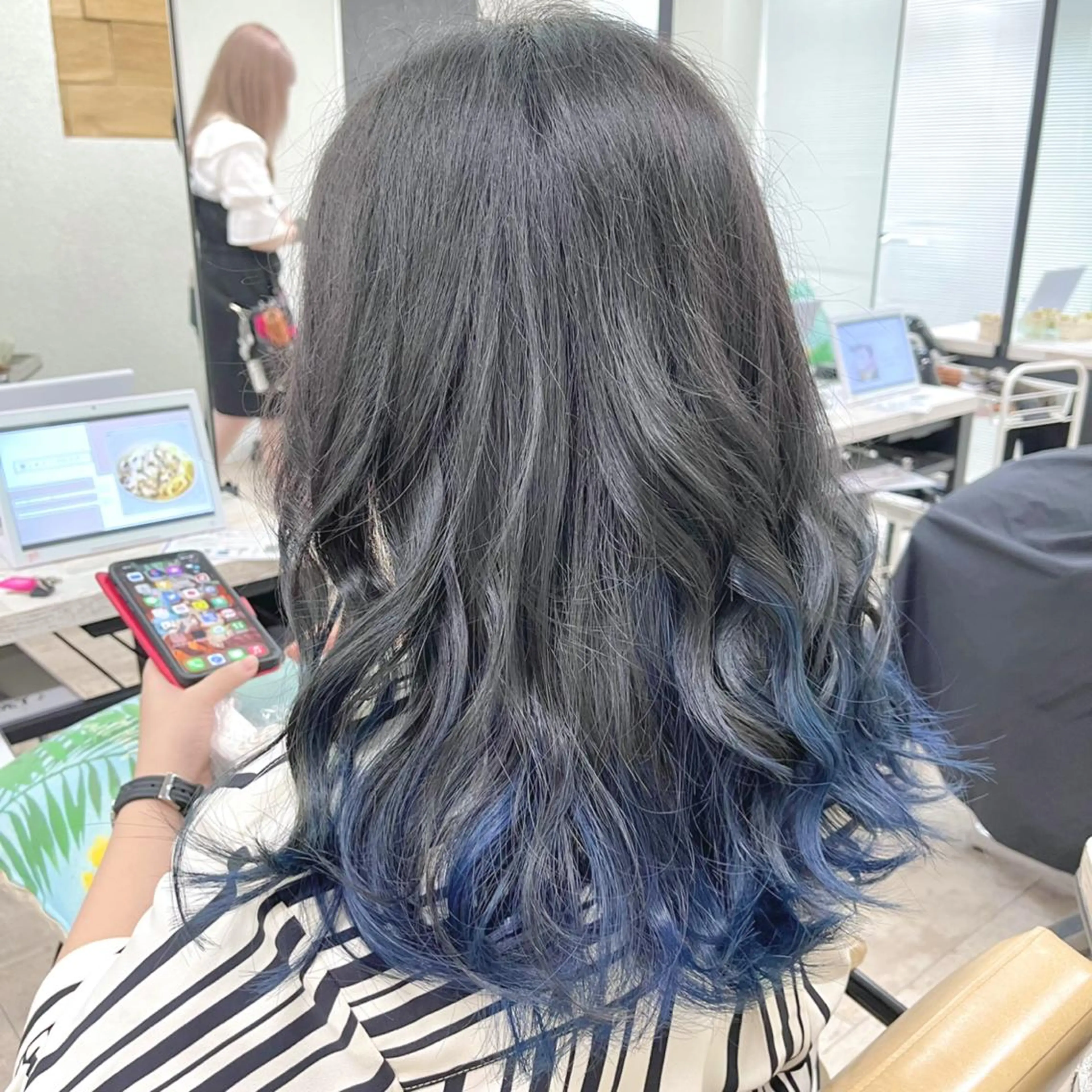 ロング カラー ブルーカラー グラデーションカラー カット ヘアカラー 🔥ブリーチカラー 槙川のヘアスタイル