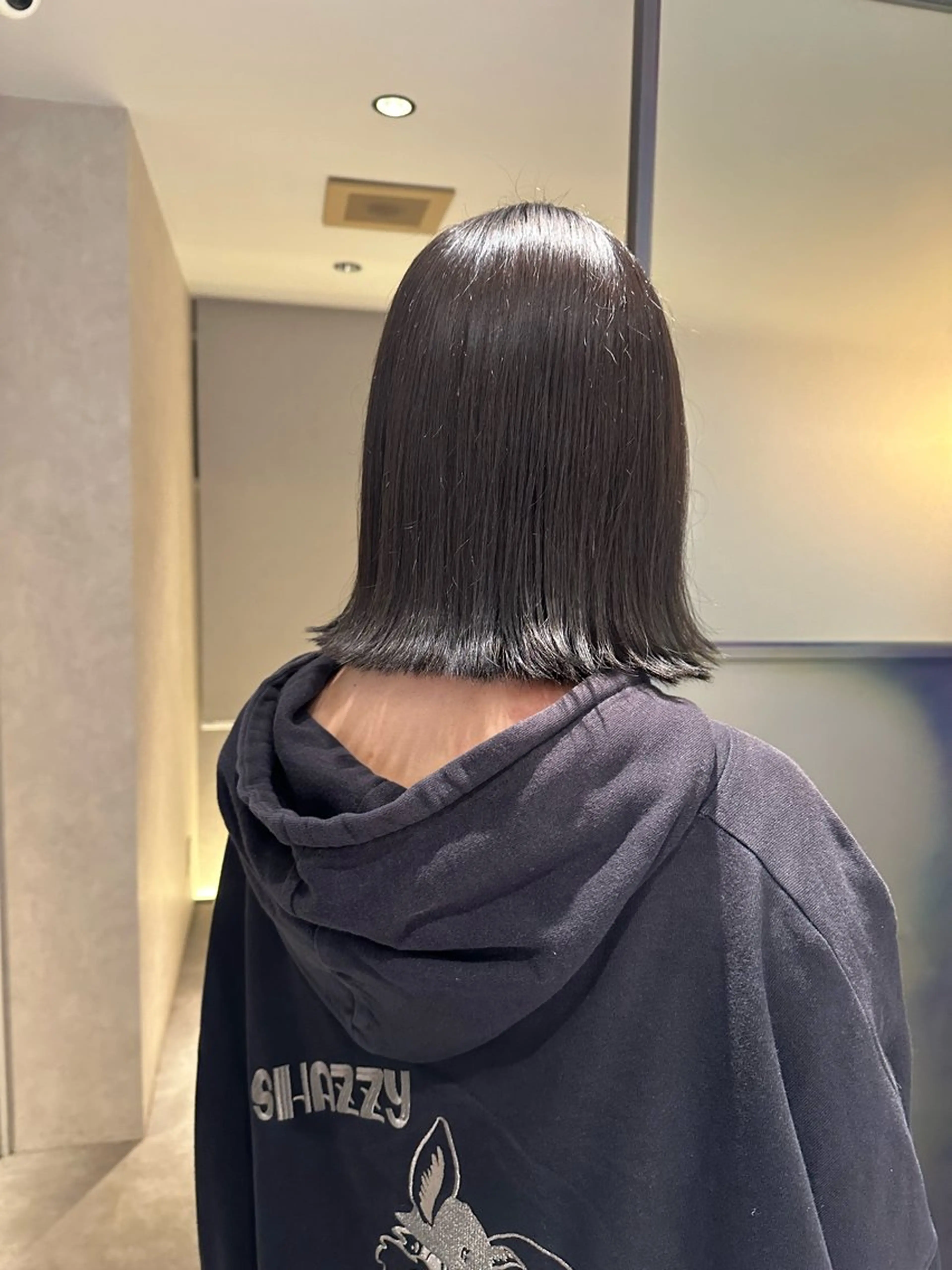 ミディアム カラー 切りっぱなしボブ ダークグレー ダークグレージュ グレージュ ボブ GO TODAY SHARE SALON 原宿本店所属・ブリーチ/ハイトーン 艶カラー/ユリナのヘアスタイル