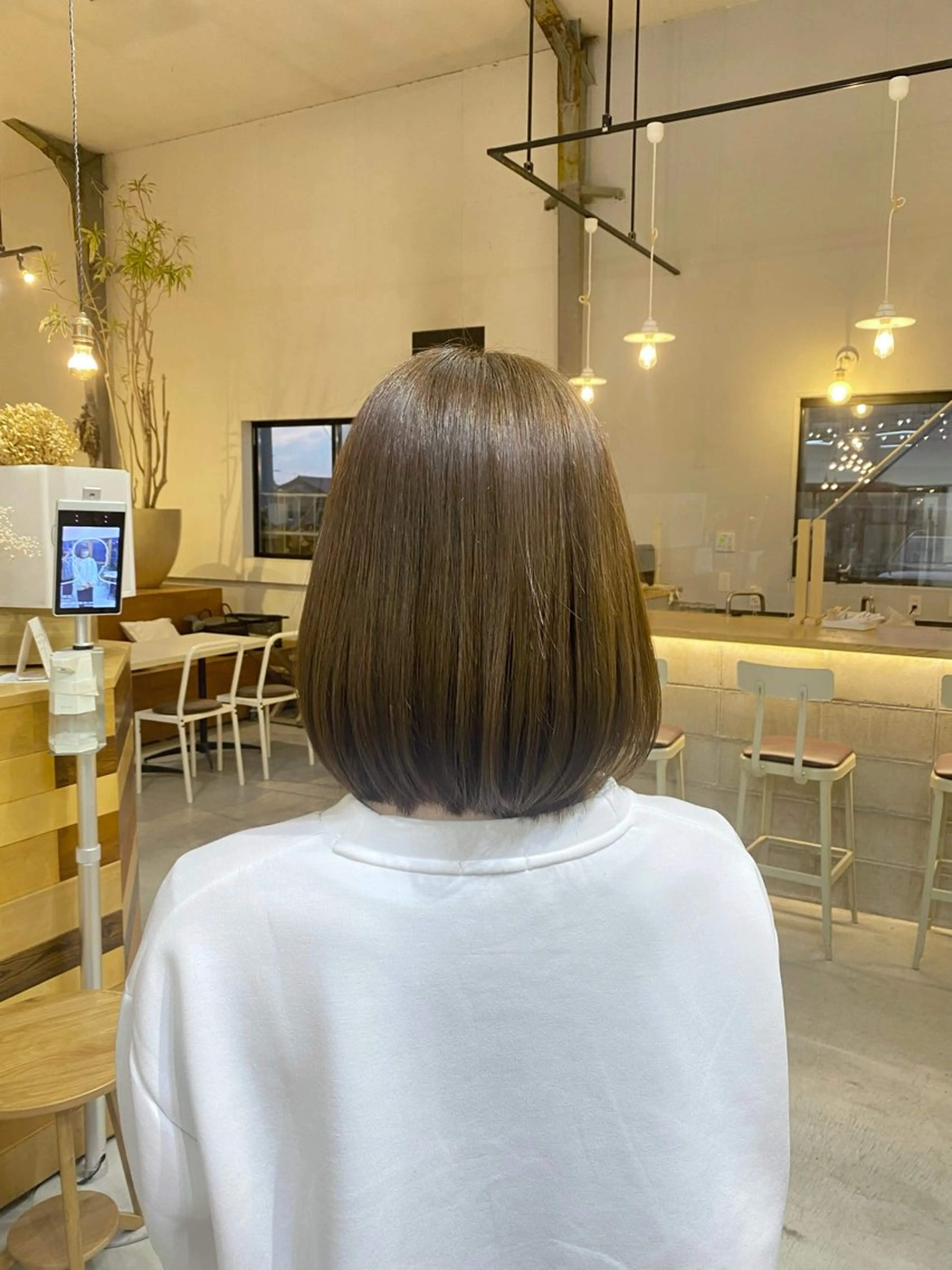 ミディアム カラー ベージュカラー オリーブベージュ カット ヘアカラー HAIR DESIGN chambord所属・大西 未来のヘアスタイル