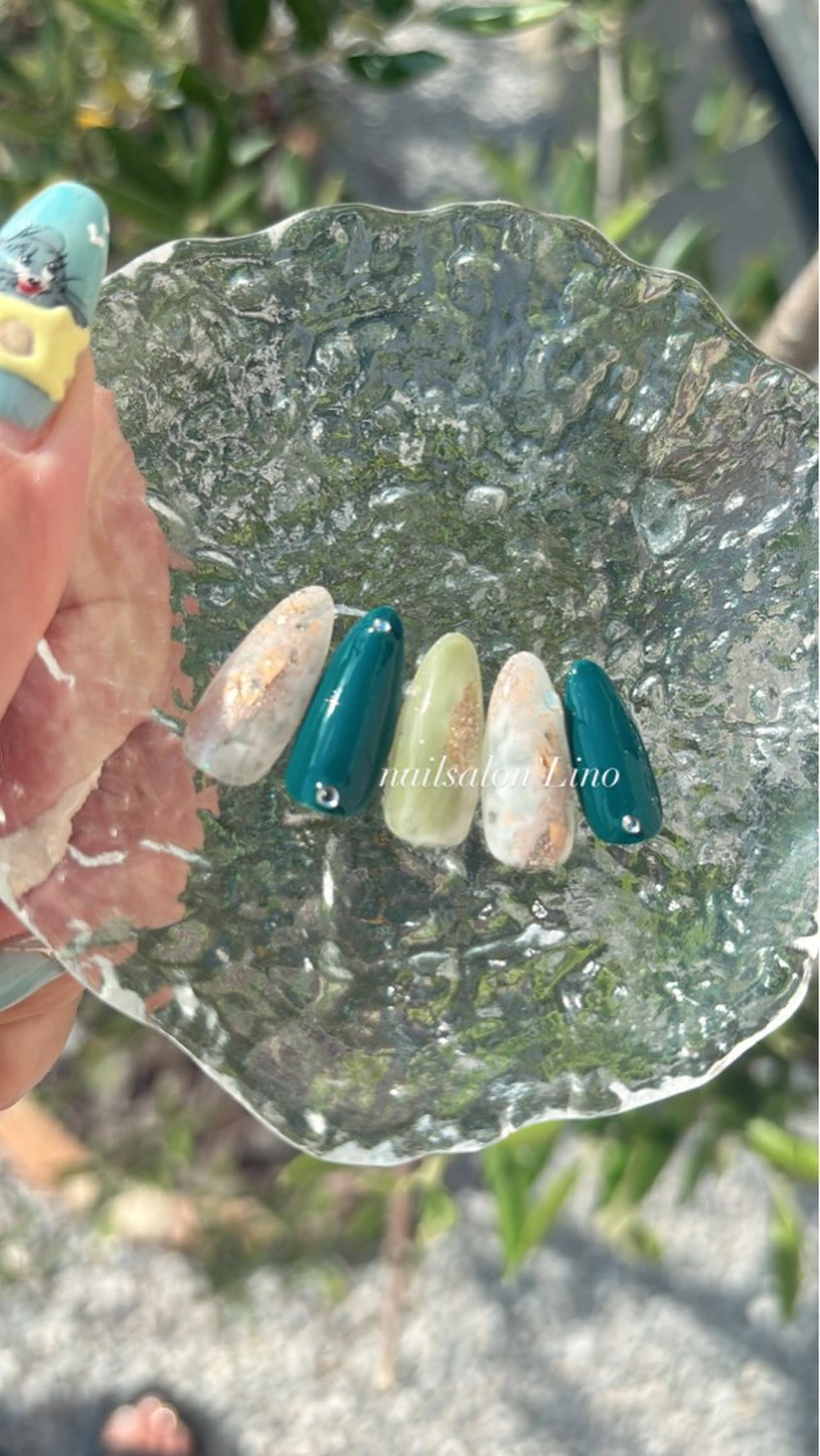 ネイル グリーン ニュアンスネイル ハンドネイル Lino𓂃⟡.· Chizuruのネイルデザイン