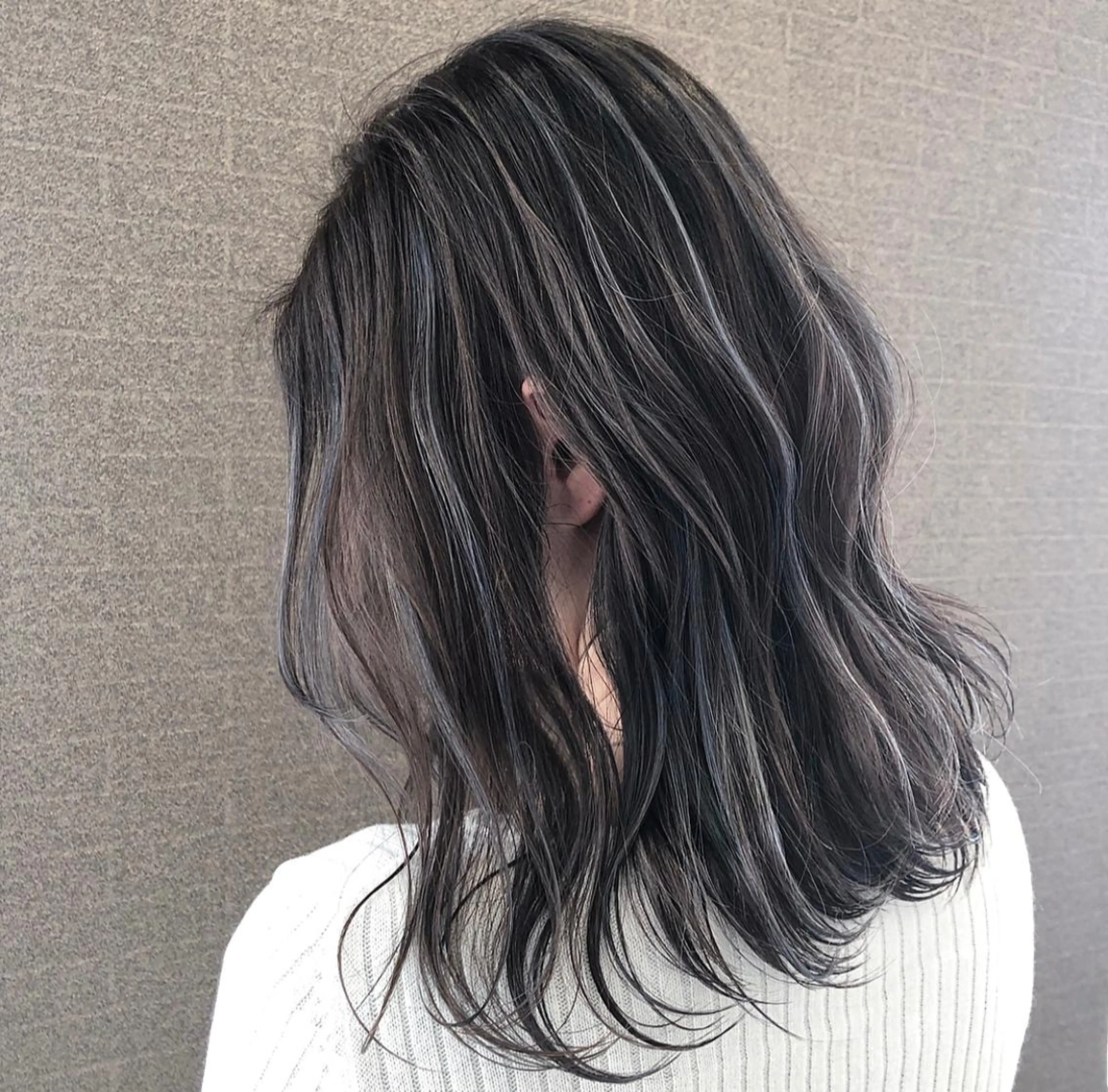 ミディアム カラー ヘアアレンジ バレイヤージュ デザインカラー グラデーションカラー ハイライトカラー ハイトーンカラー アンドウ ユウ/ レイヤーカット/韓国のヘアスタイル