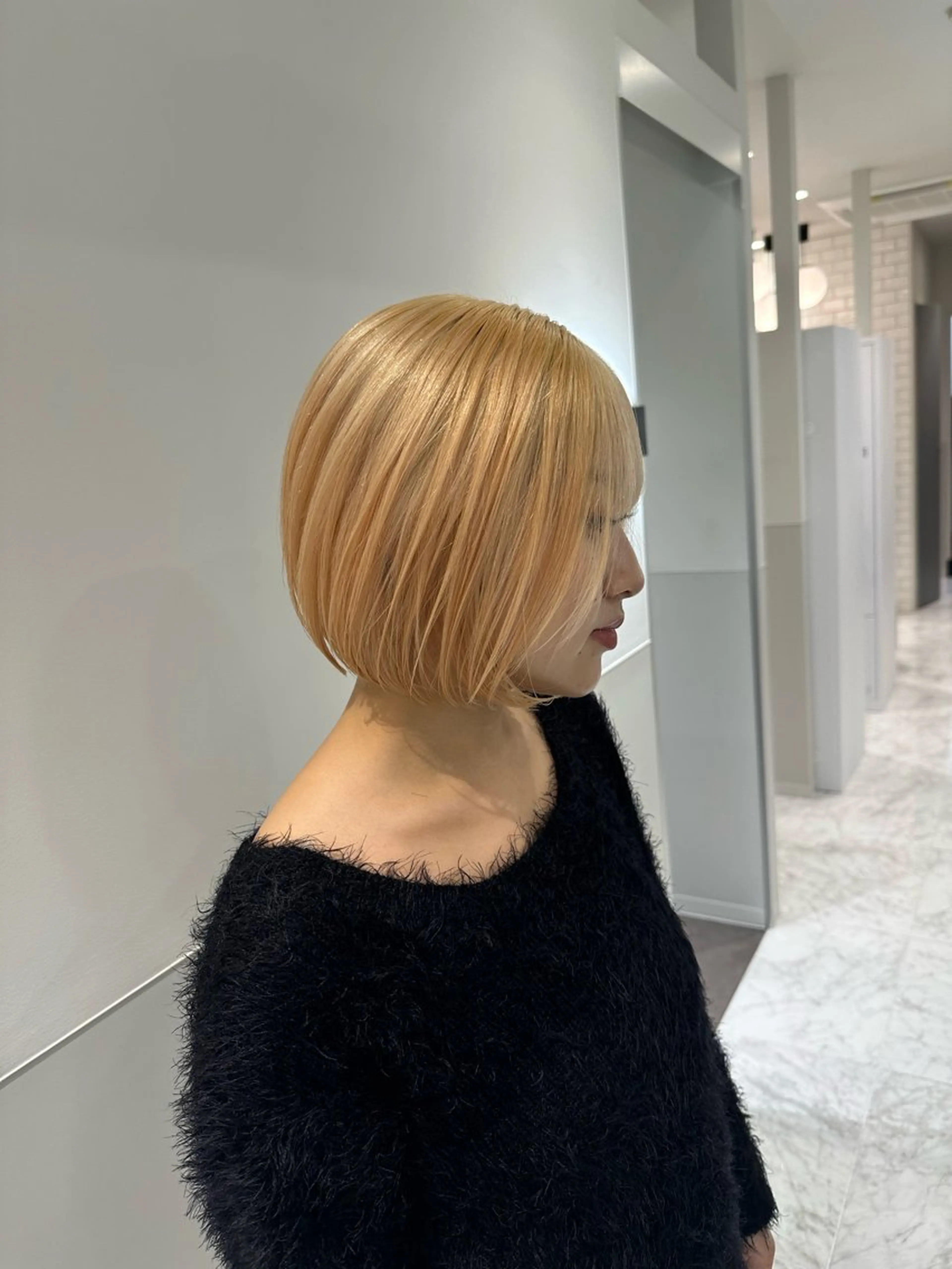 ショート カラー ボブレイヤー ブロンド ホワイトブロンド ボブ レイヤーカット カット ヘアカラー トリートメント 鈴木直之/ハイトーン /ボブ/美髪矯正のヘアスタイル