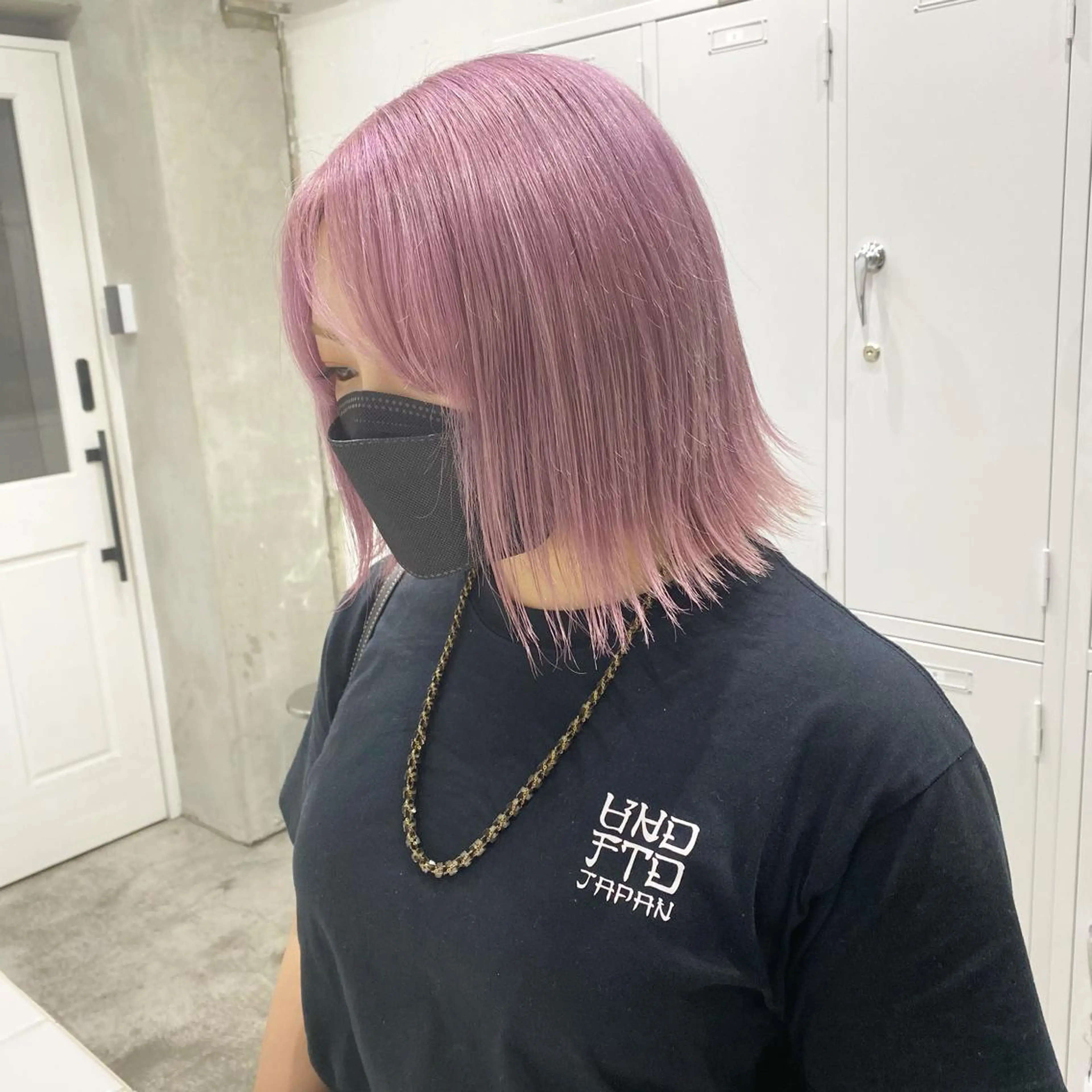 ショート カラー ヘアアレンジ 切りっぱなしボブ アッシュ アッシュグレー バレイヤージュ ベージュカラー 抜きっぱなしブロンド ササキカズマのヘアスタイル