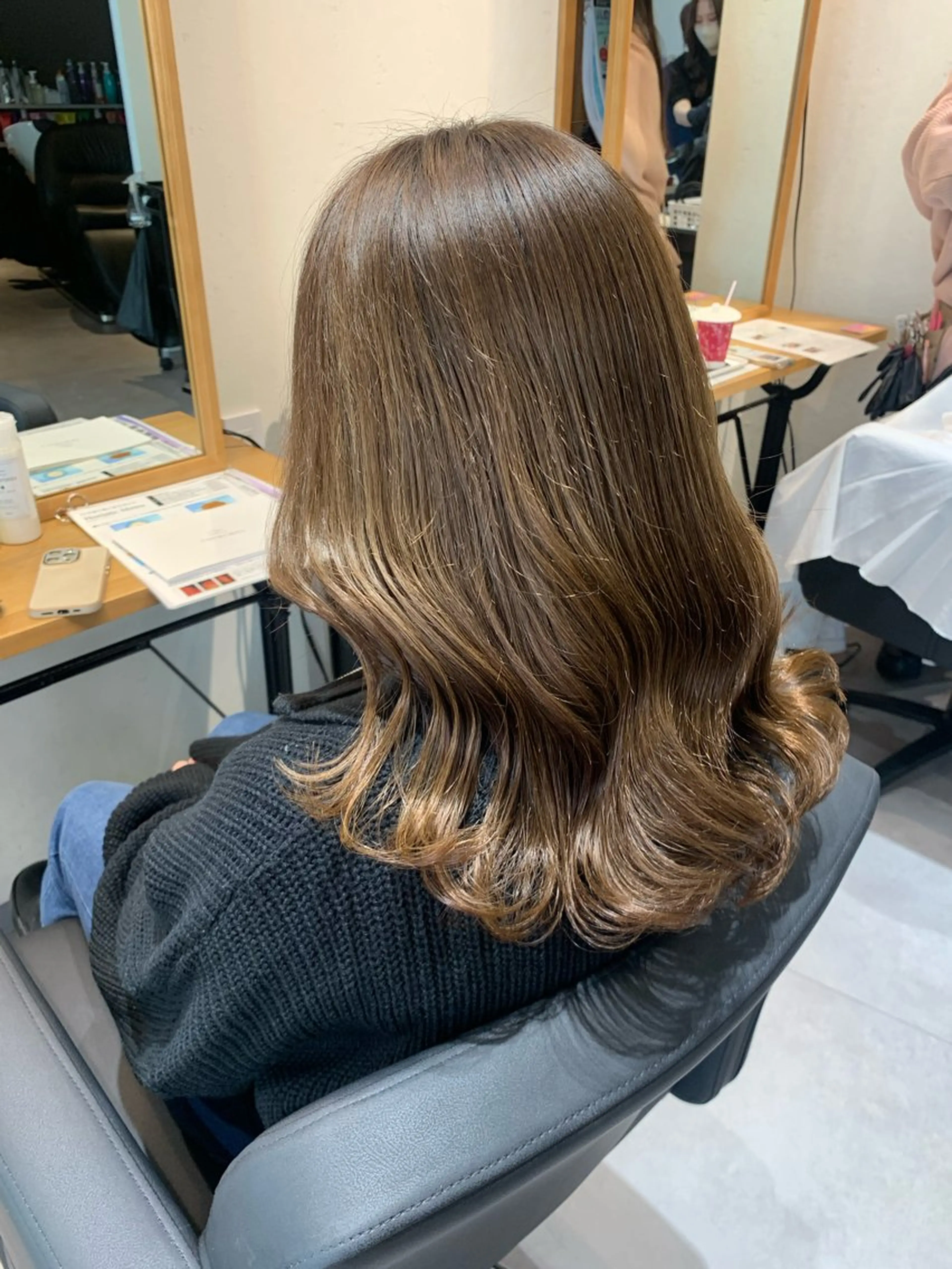 セミロング カラー ブリーチ ダブルカラー ブリーチなしカラー Dears 香芝店所属・関 優希のヘアスタイル