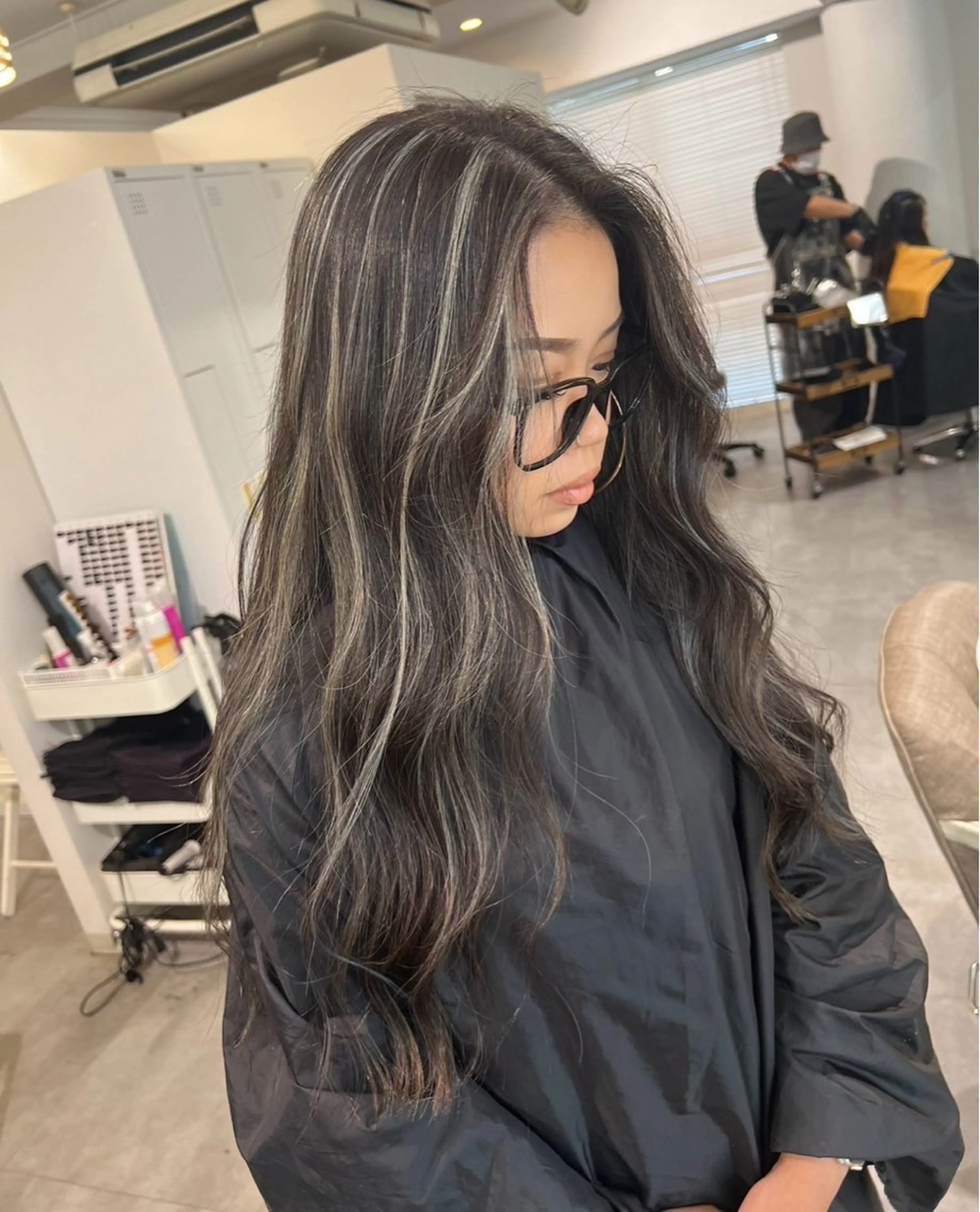 ロング カラー ダークグレー ダークグレージュ グレージュ ハイライトカラー ハイライト ヘアカラー トリートメント ROBIN所属・指名数No.1 /NAOYAのヘアスタイル