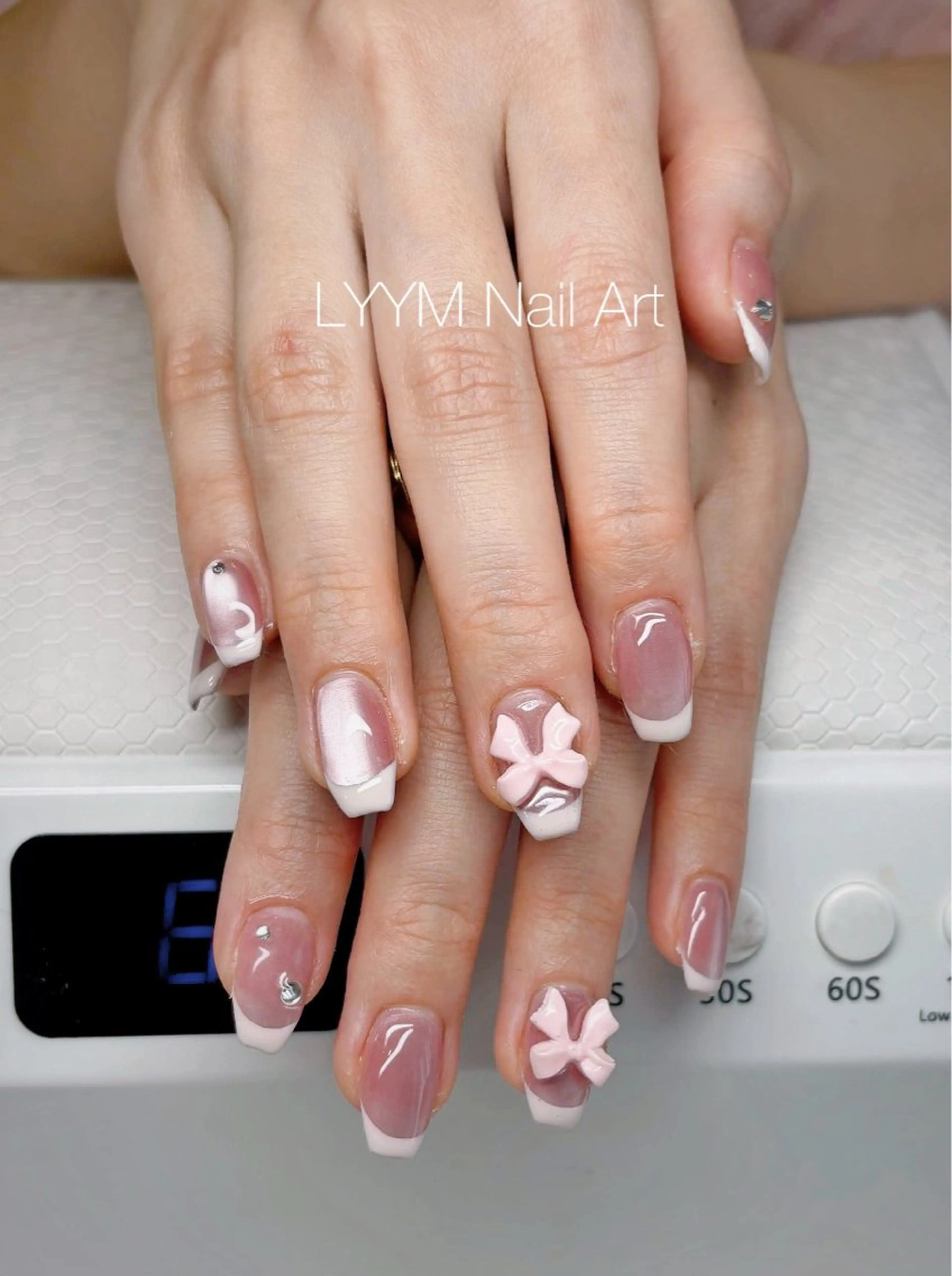 ネイル アートネイル フレンチネイル リボン ハンドネイル LYYM Salonのネイルデザイン