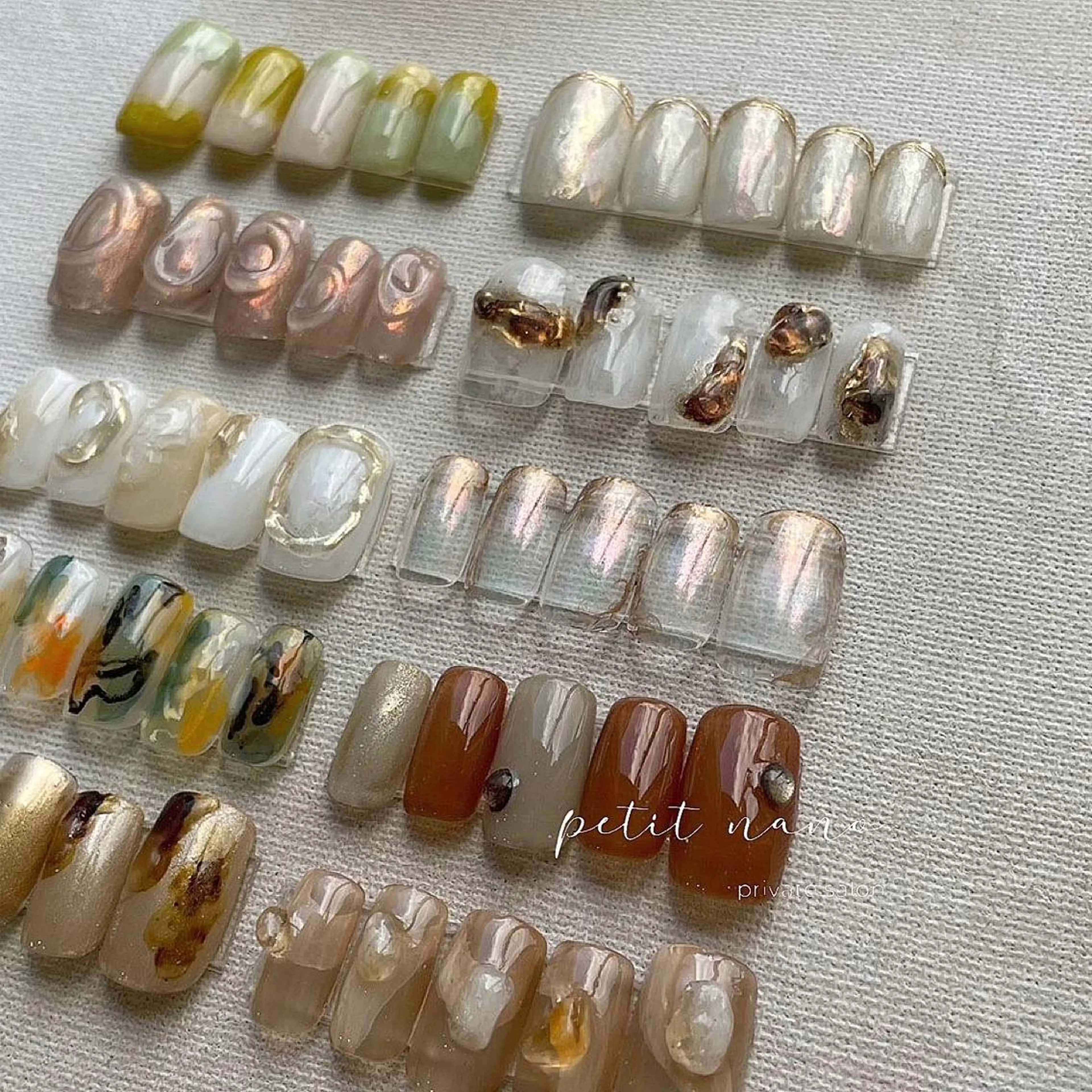 ネイル ジェルネイル ゴールド 卒業式 韓国ネイル マグネットネイル ハンドネイル nail‪◯ petitnanoのネイルデザイン