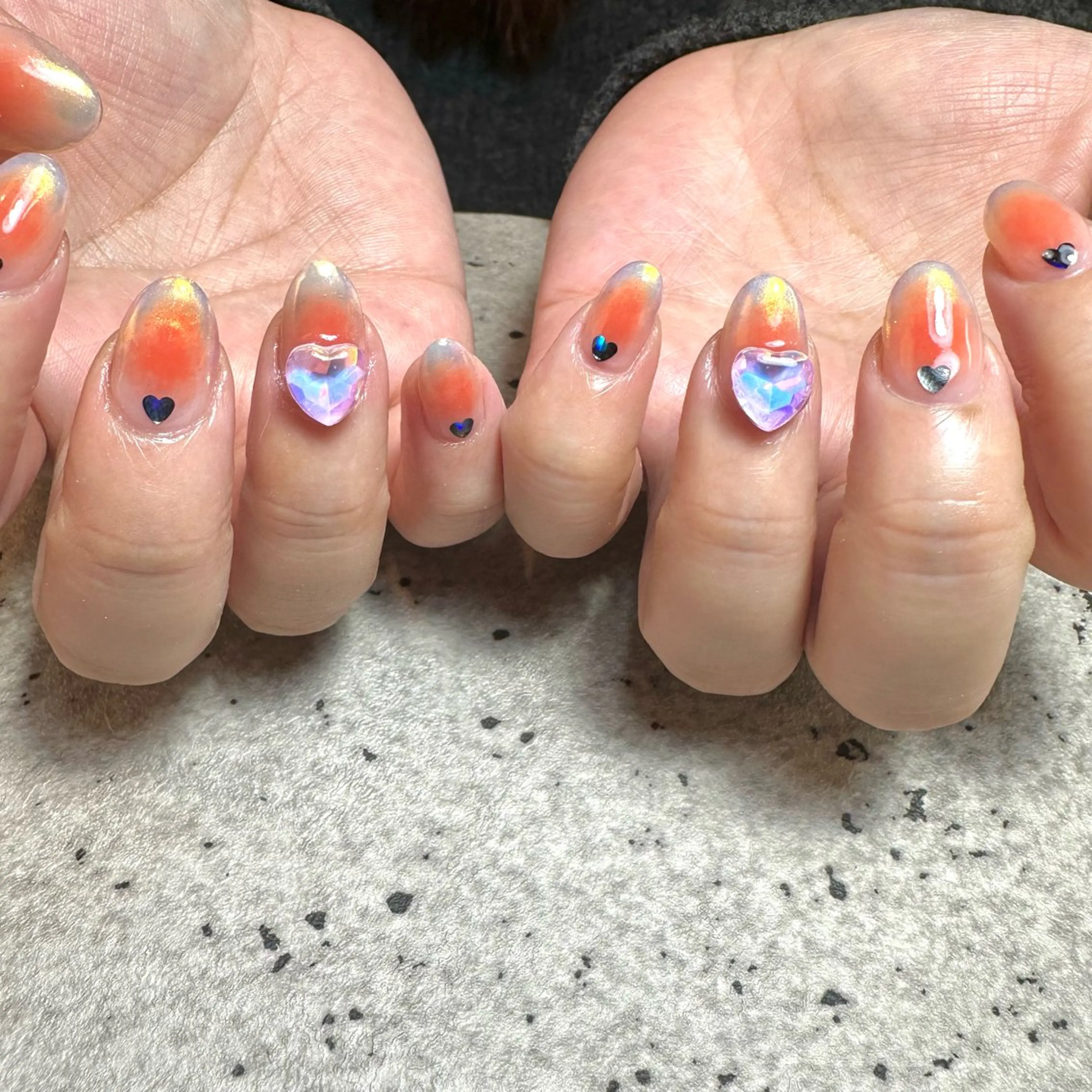 ネイル オーロラネイル チークネイル ハート オレンジ ハンドネイル フットネイル GéRanium Harukaのネイルデザイン