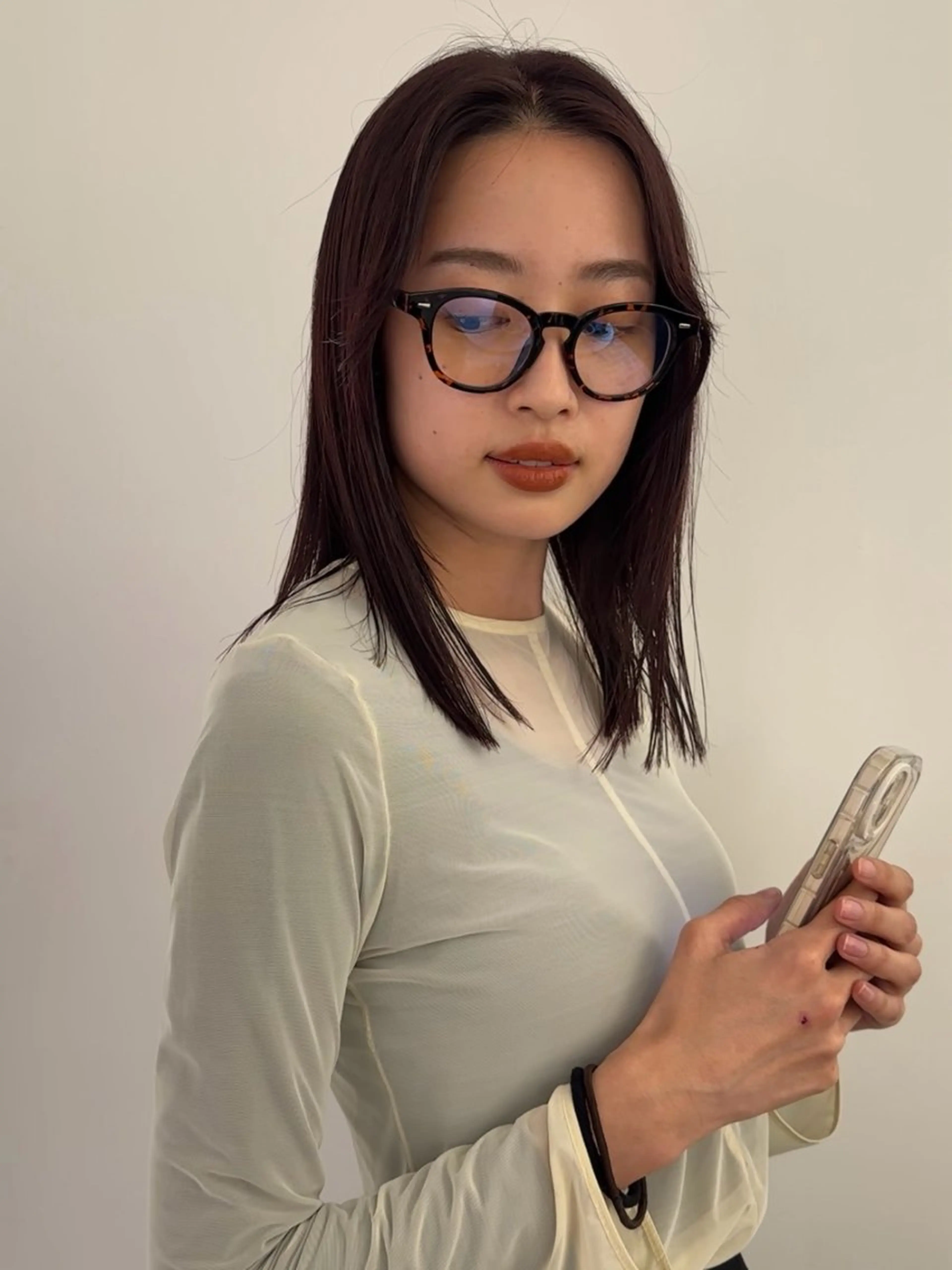 セミロング カラー ボルドーカラー ハシヅメ キョウカのヘアスタイル