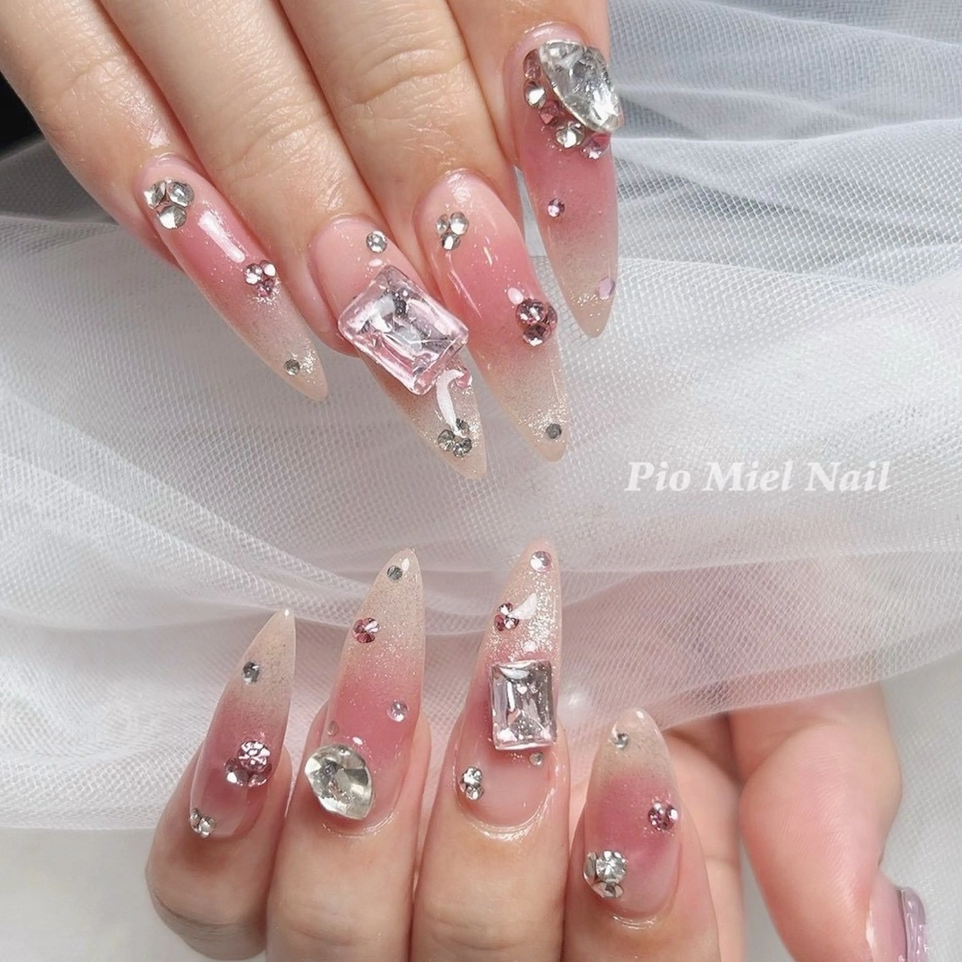 ネイル ハンドネイル HANA 長さだしのネイルデザイン