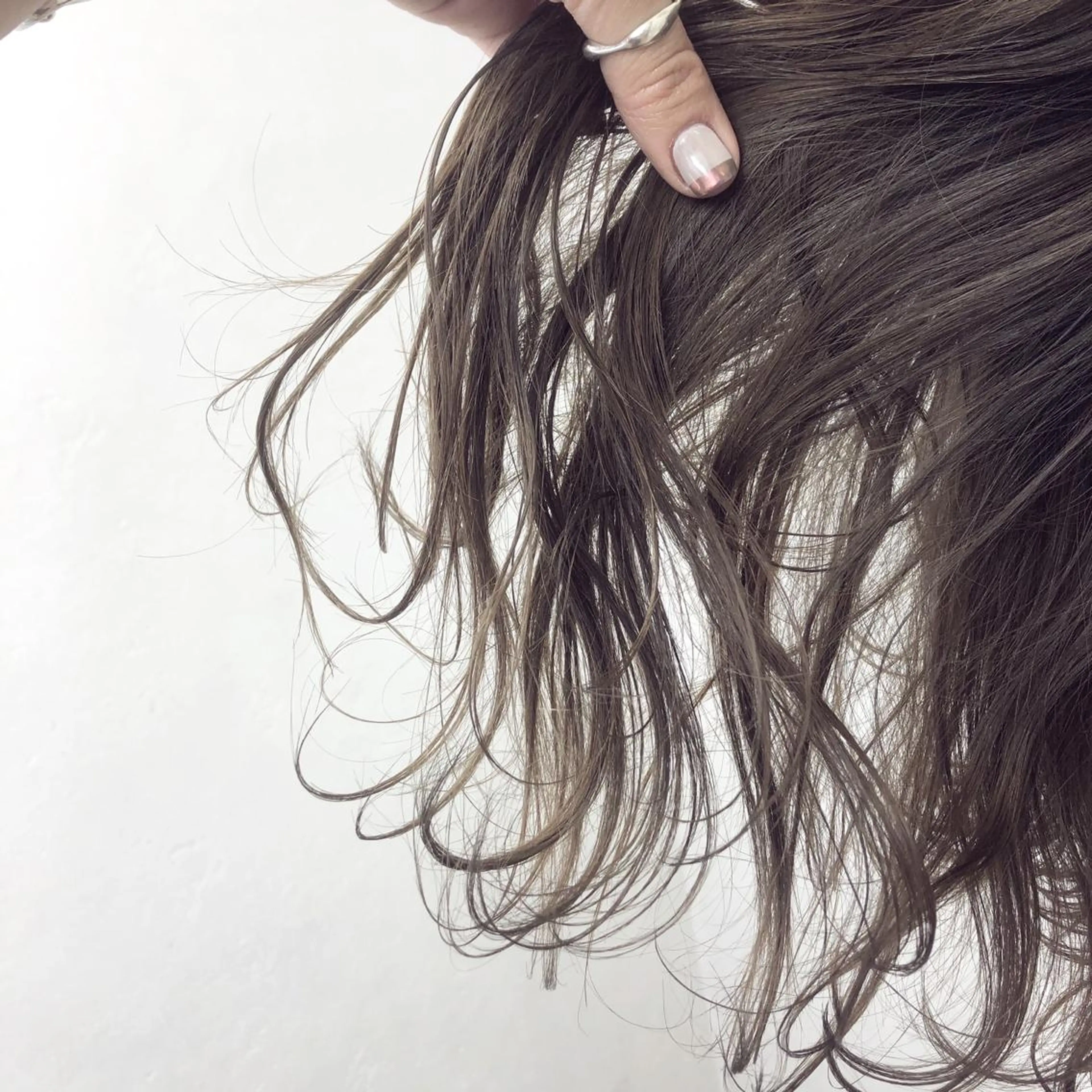 ミディアム カラー ヘアカラー トリートメント ブリーチカラーレイヤ ーカット🦋annaのヘアスタイル