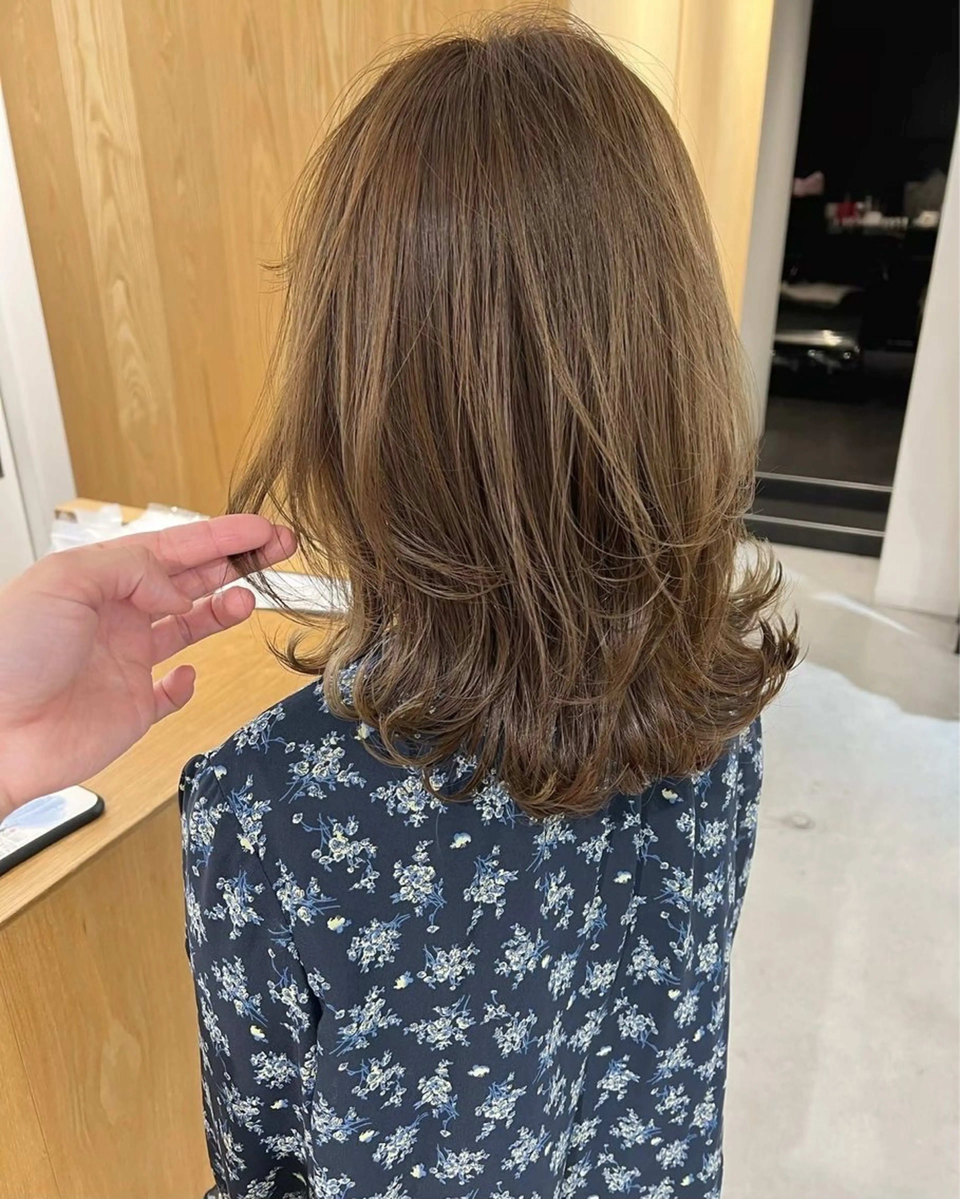 セミロング カット ヘアカラー 林 実果のヘアスタイル