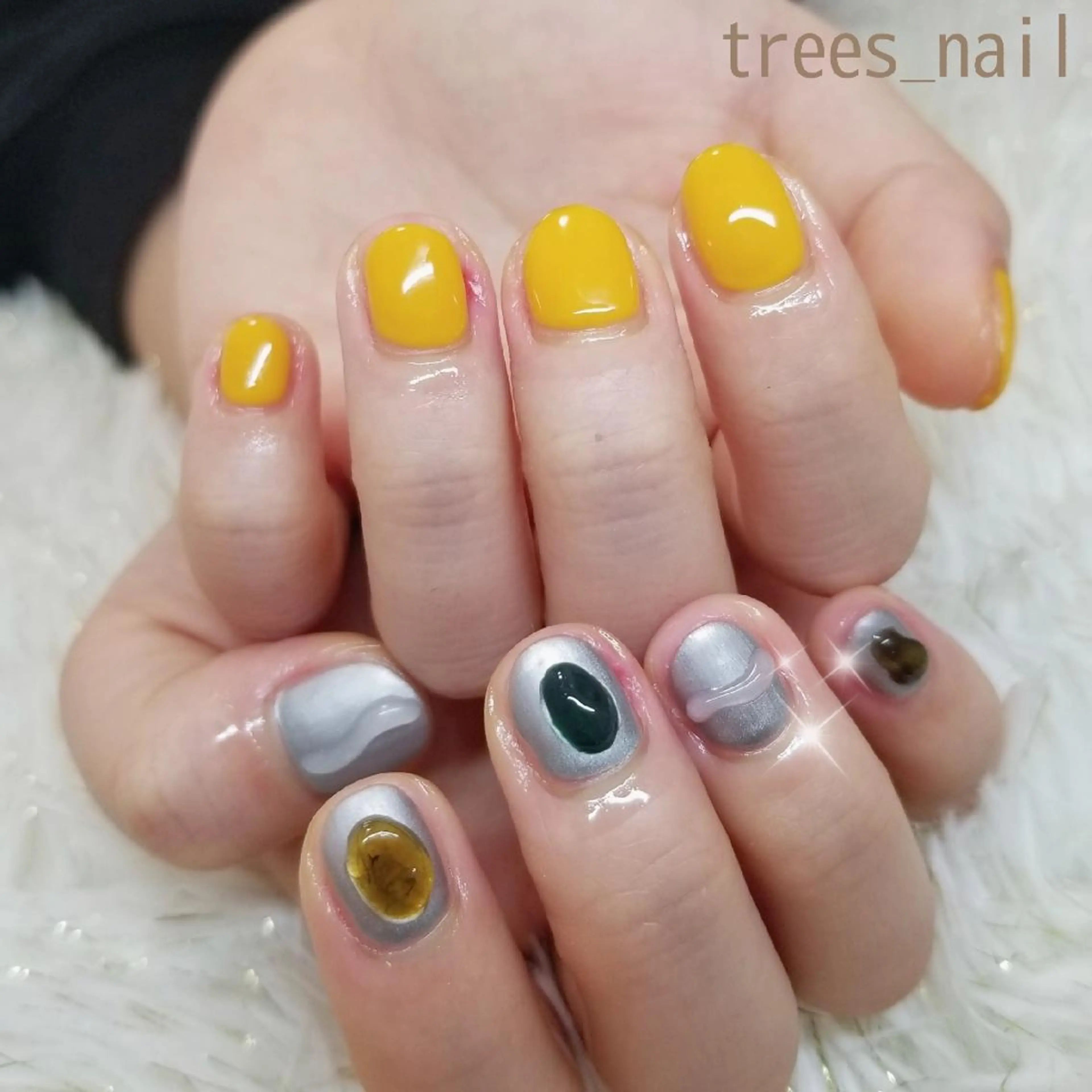 ネイル アートネイル クリアネイル ぷっくりネイル ストーンネイル 黄色 ハンドネイル フットネイル trees_ nailのネイルデザイン