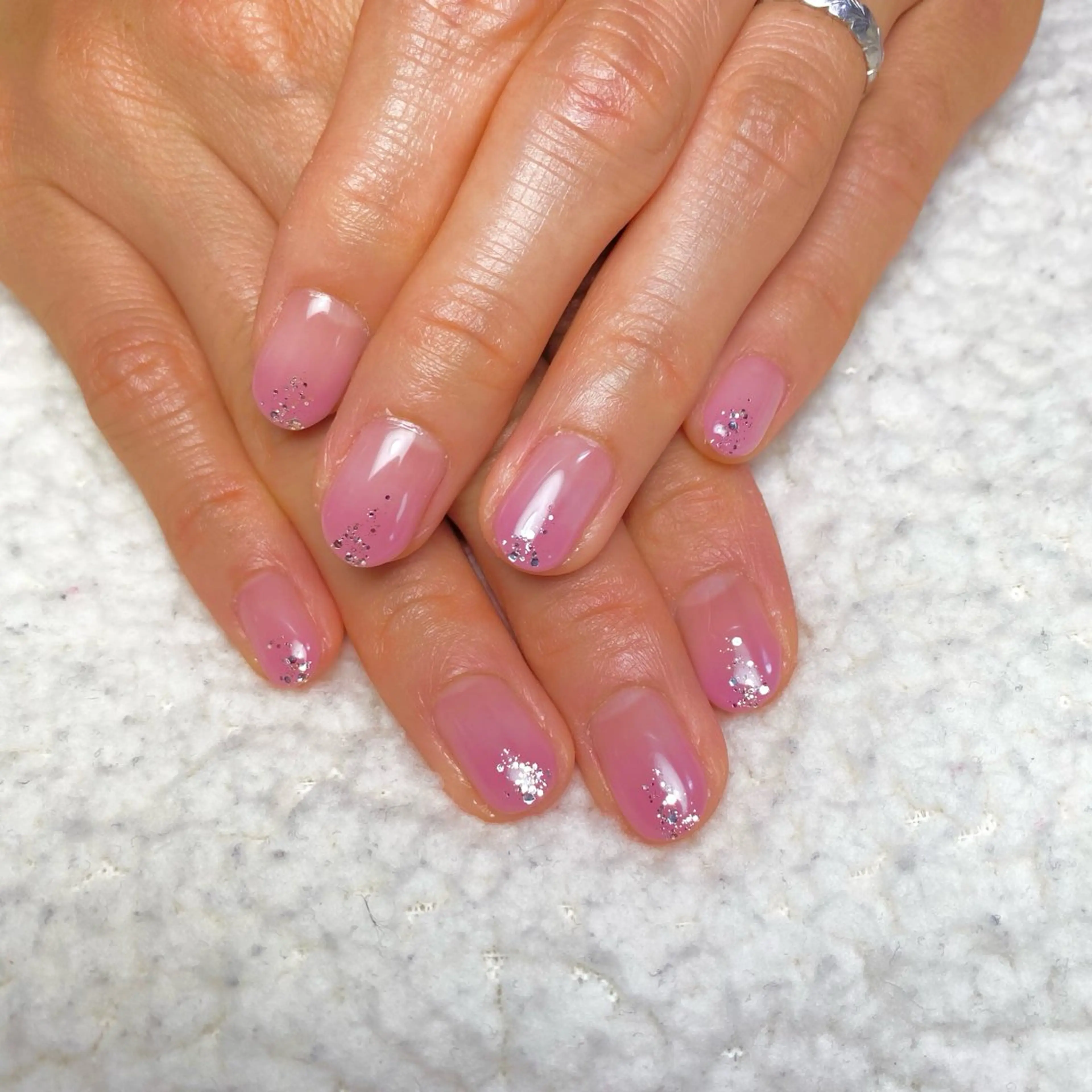 ネイル グラデーション ラメ(グリッター) ピンク 春ネイル ハンドネイル COCO+所属・COCO +のエステ・リラクイメージ