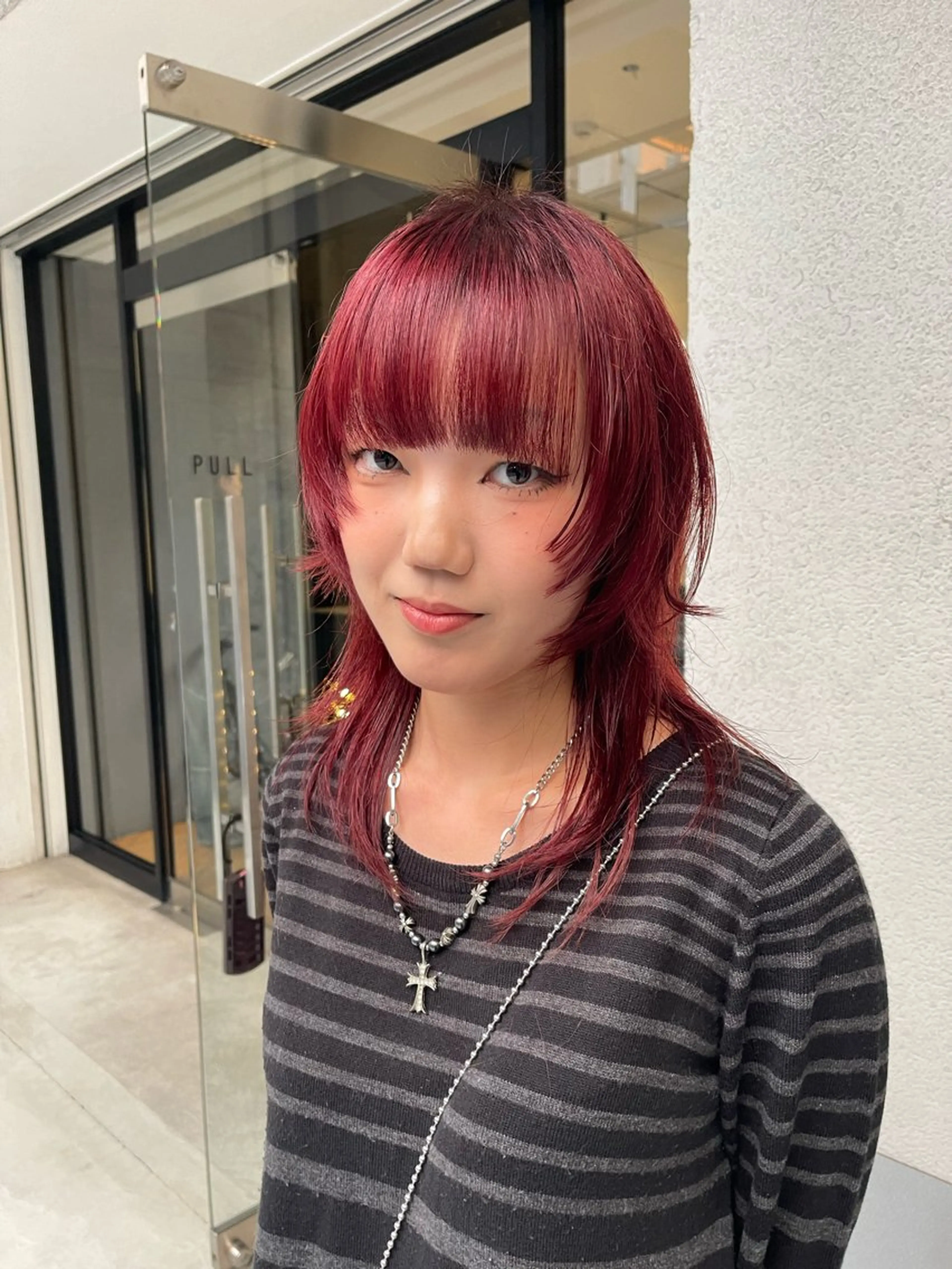 ミディアム カラー ブリーチ ボルドーカラー ケアブリーチ レイヤーカット 似合わせカット カット ヘアカラー トリートメント Homey Kyoto所属・透明感、暖色カラー 似合わせレイヤー矢作のヘアスタイル