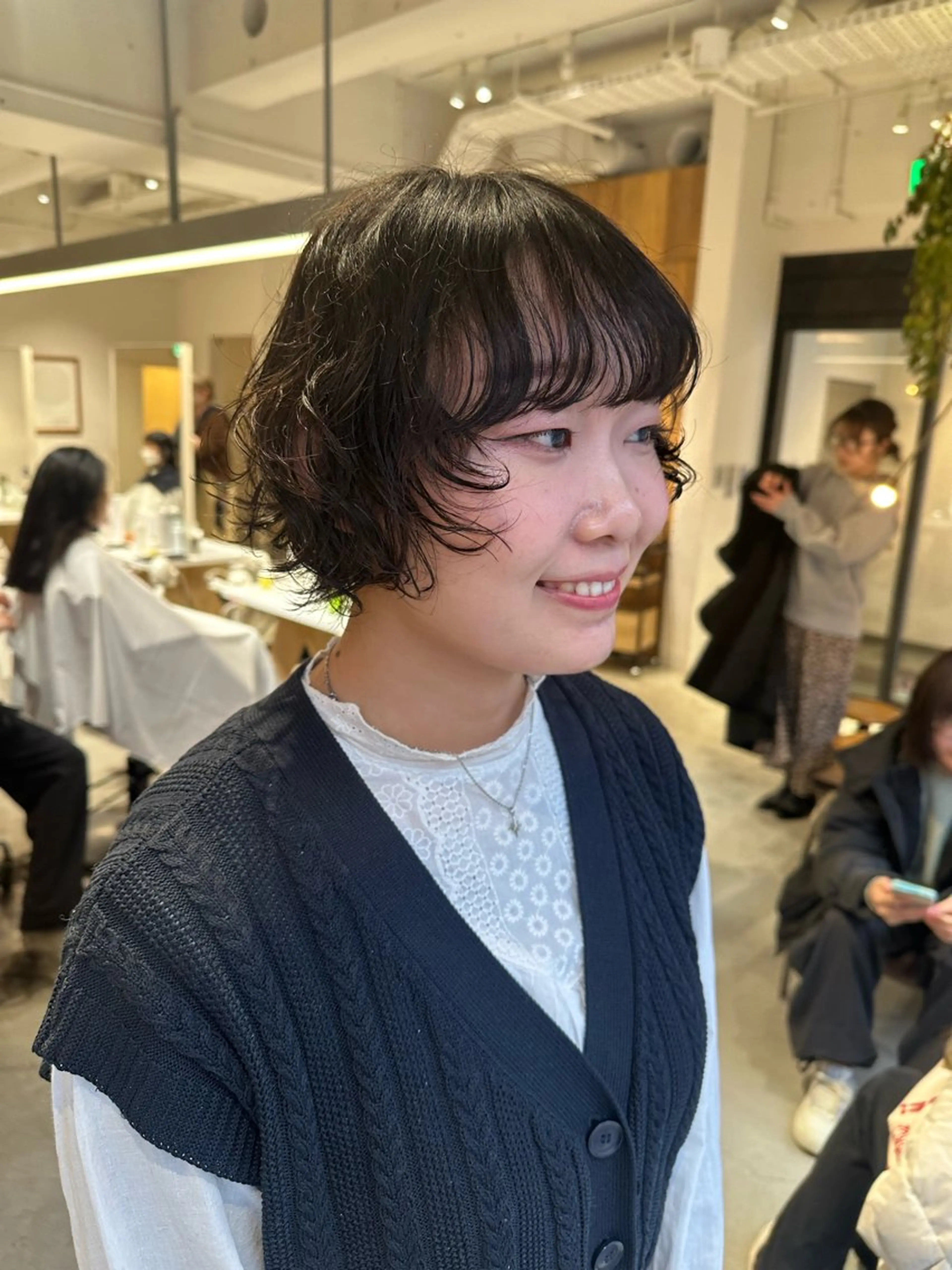 ショート パーマ 顔周りカット ショートヘア 優依 / Room烏丸のヘアスタイル