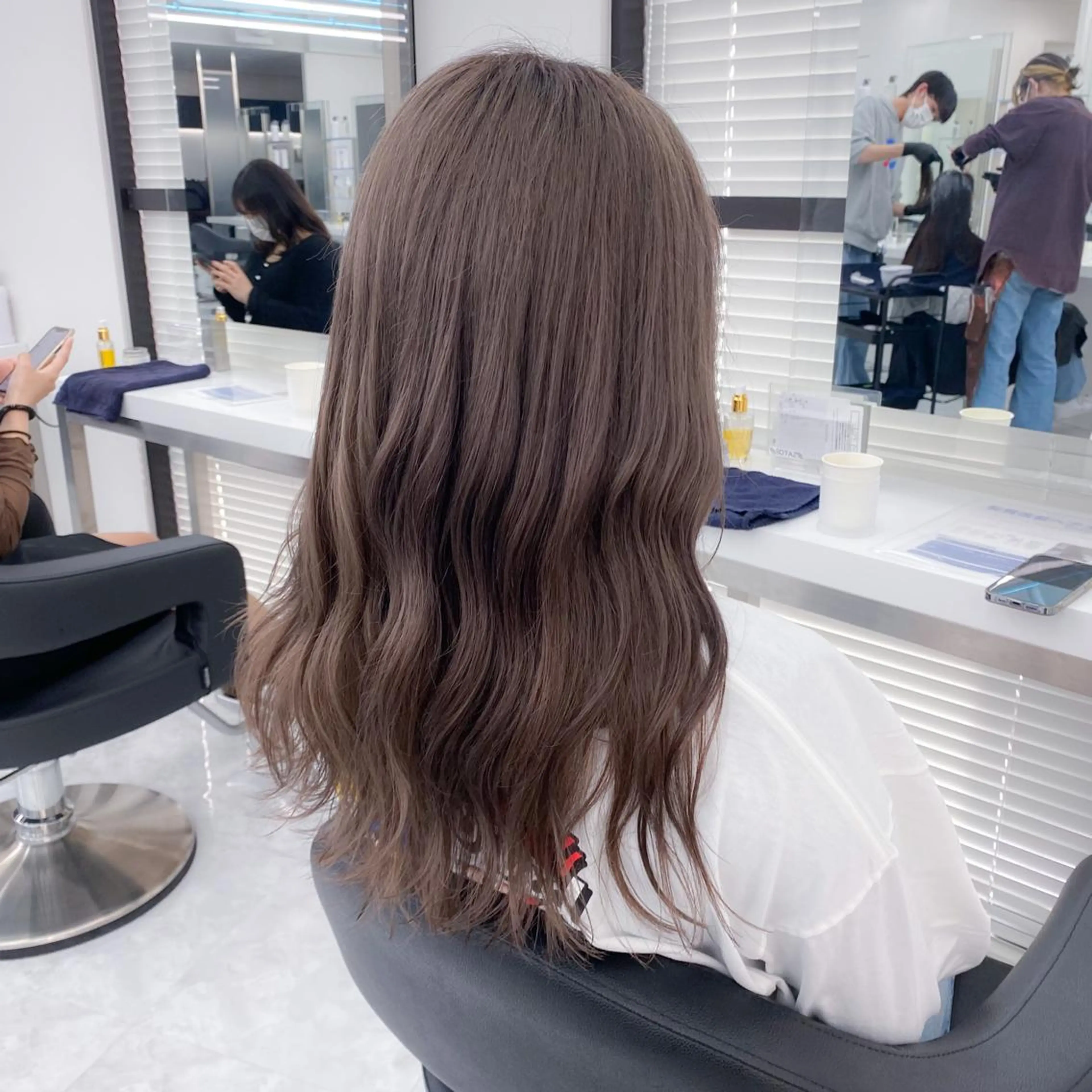 セミロング カラー パーマ ヘアアレンジ メンズ キッズ ネイル マツエク・マツパ アイブロウ reco所属・ウルフ&レイヤー特化 まとまる美髪矯正のヘアスタイル