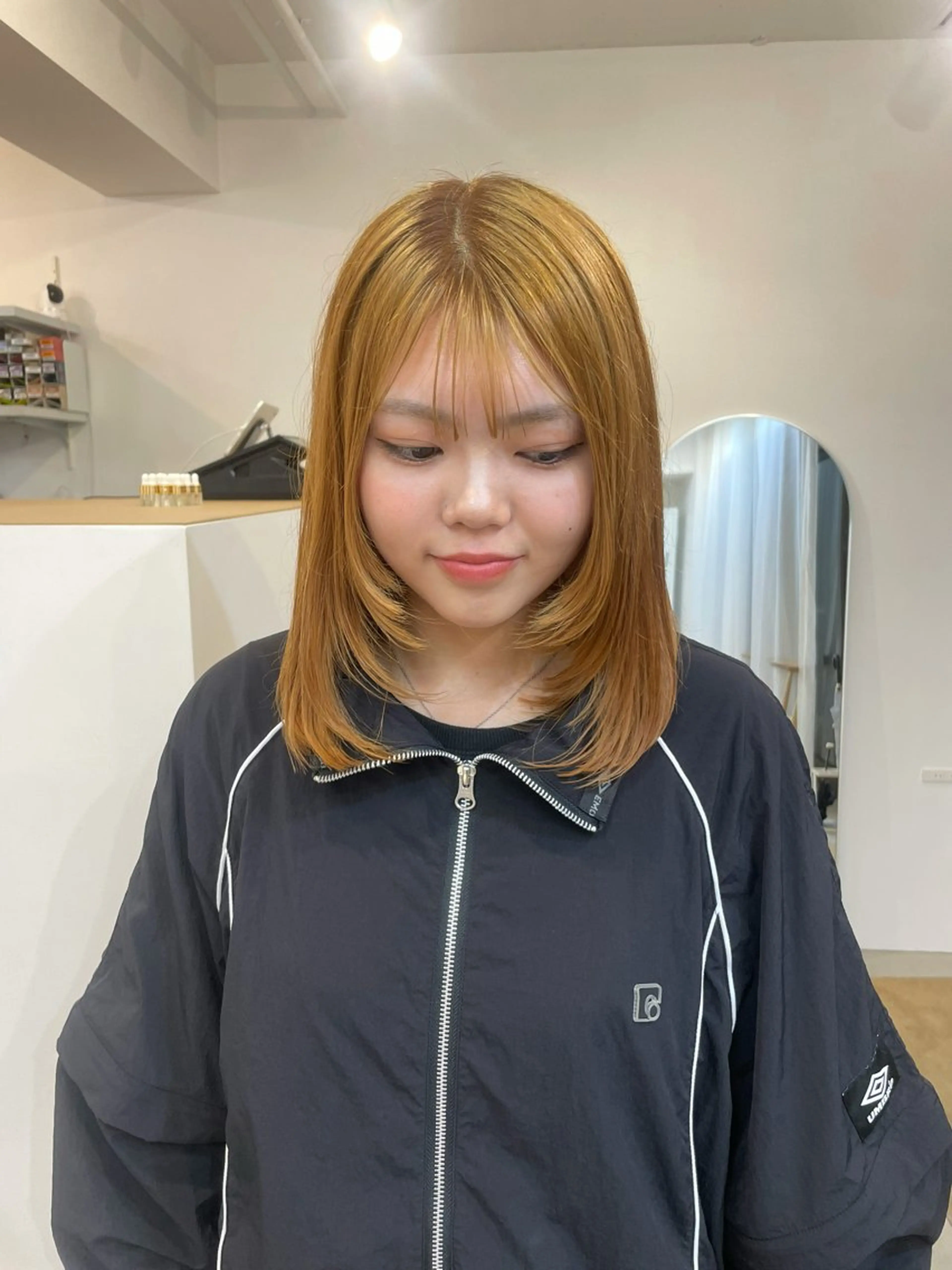ミディアム レイヤーカット mihane fit hueのヘアスタイル