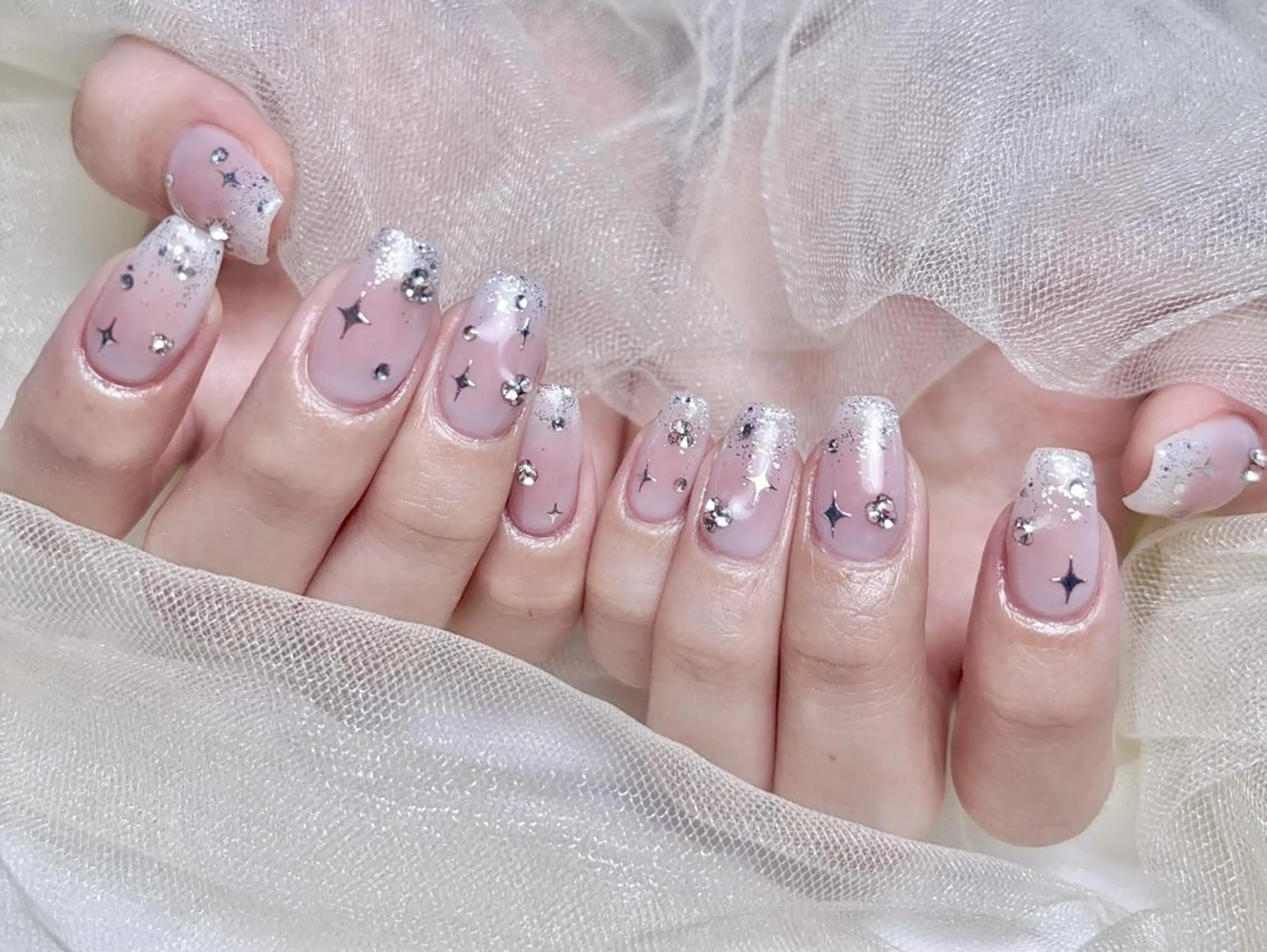 ネイル ハンドネイル ハンドケア Queenie 🦋のネイルデザイン