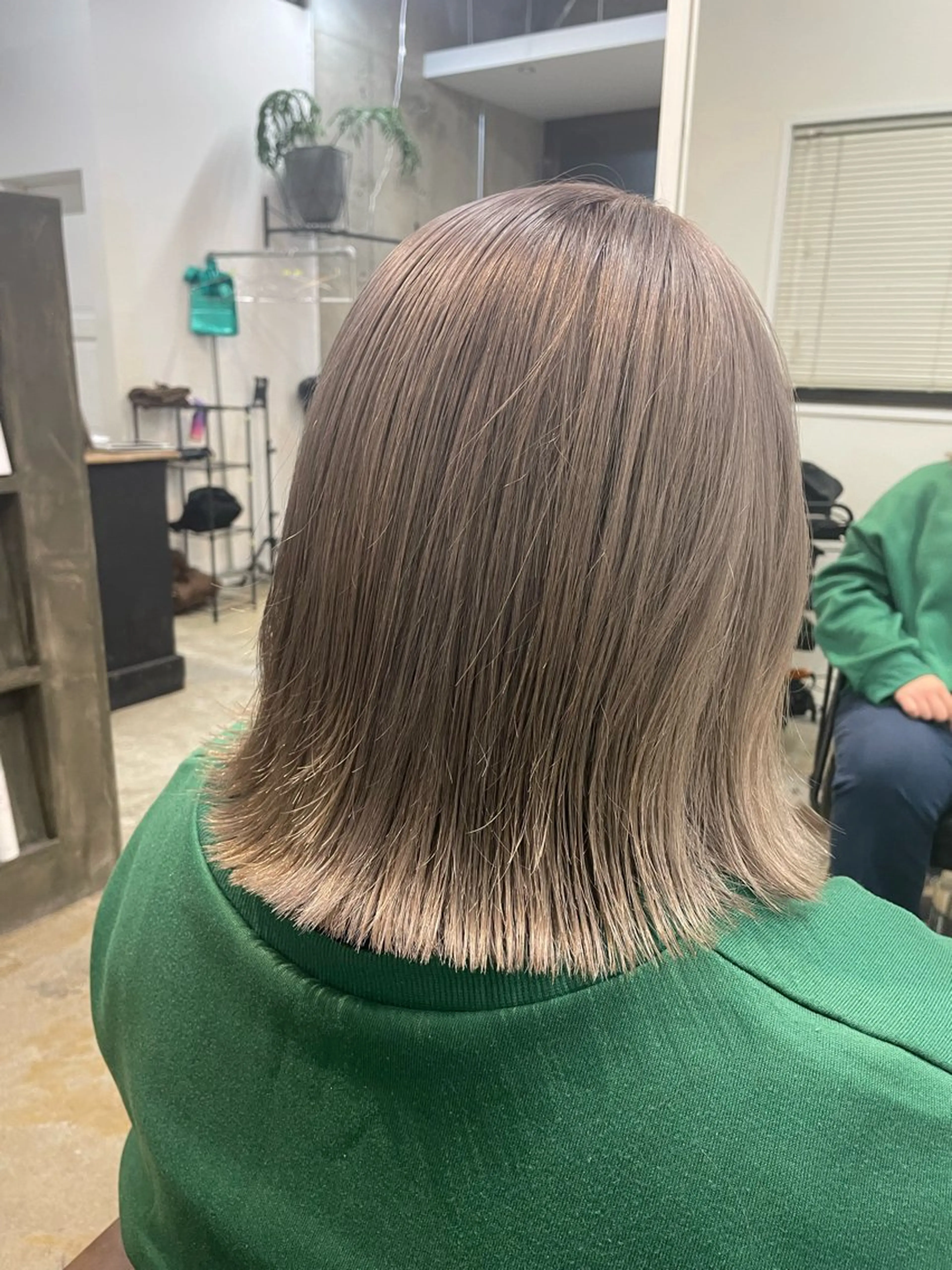 ミディアム カット ヘアカラー トリートメント 宮本 祥生のヘアスタイル