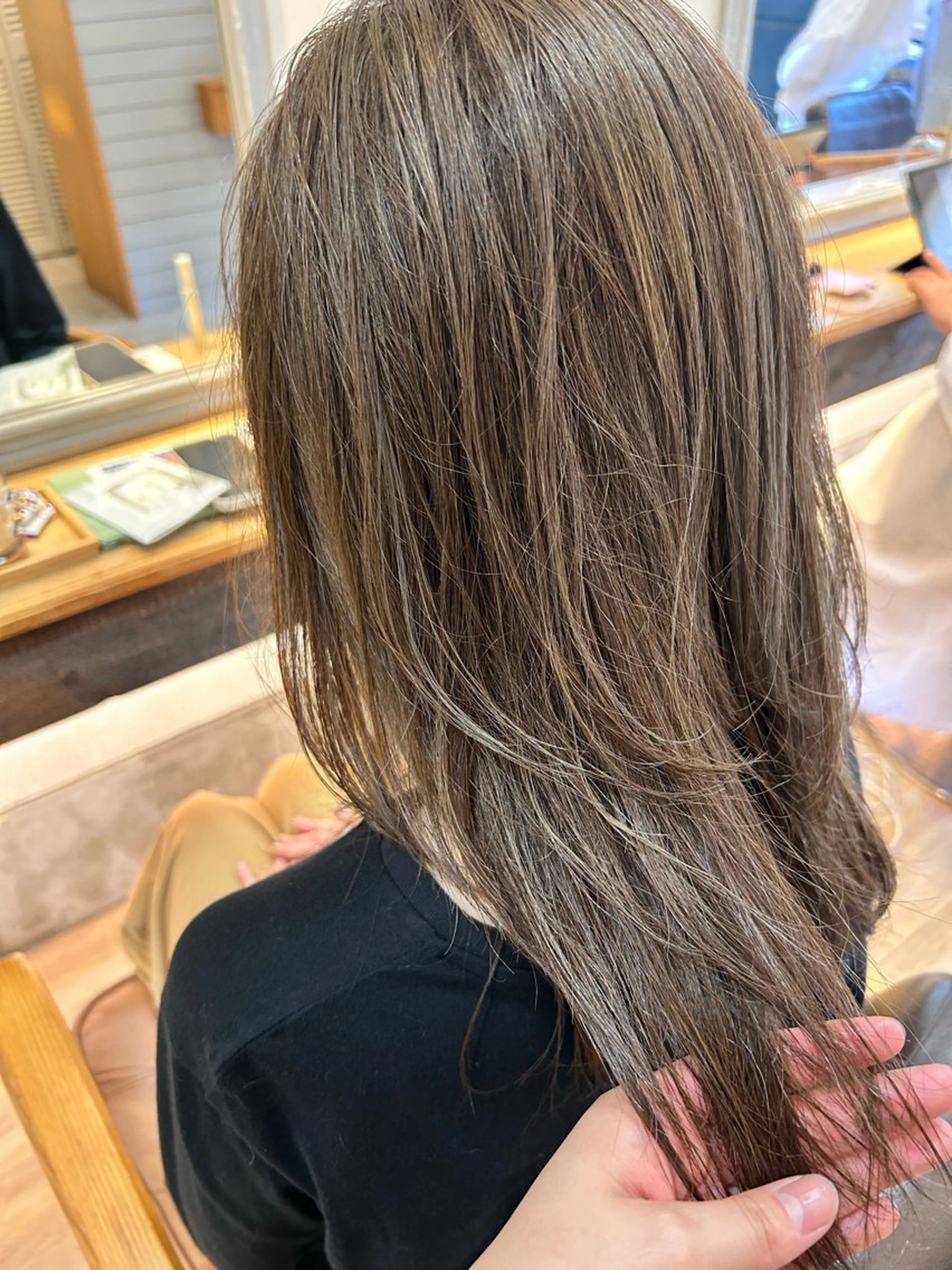 セミロング カラー ハイライトカラー ハイライト ハラちゃんカット✂︎ 透明感🩵ケアカラーのヘアスタイル