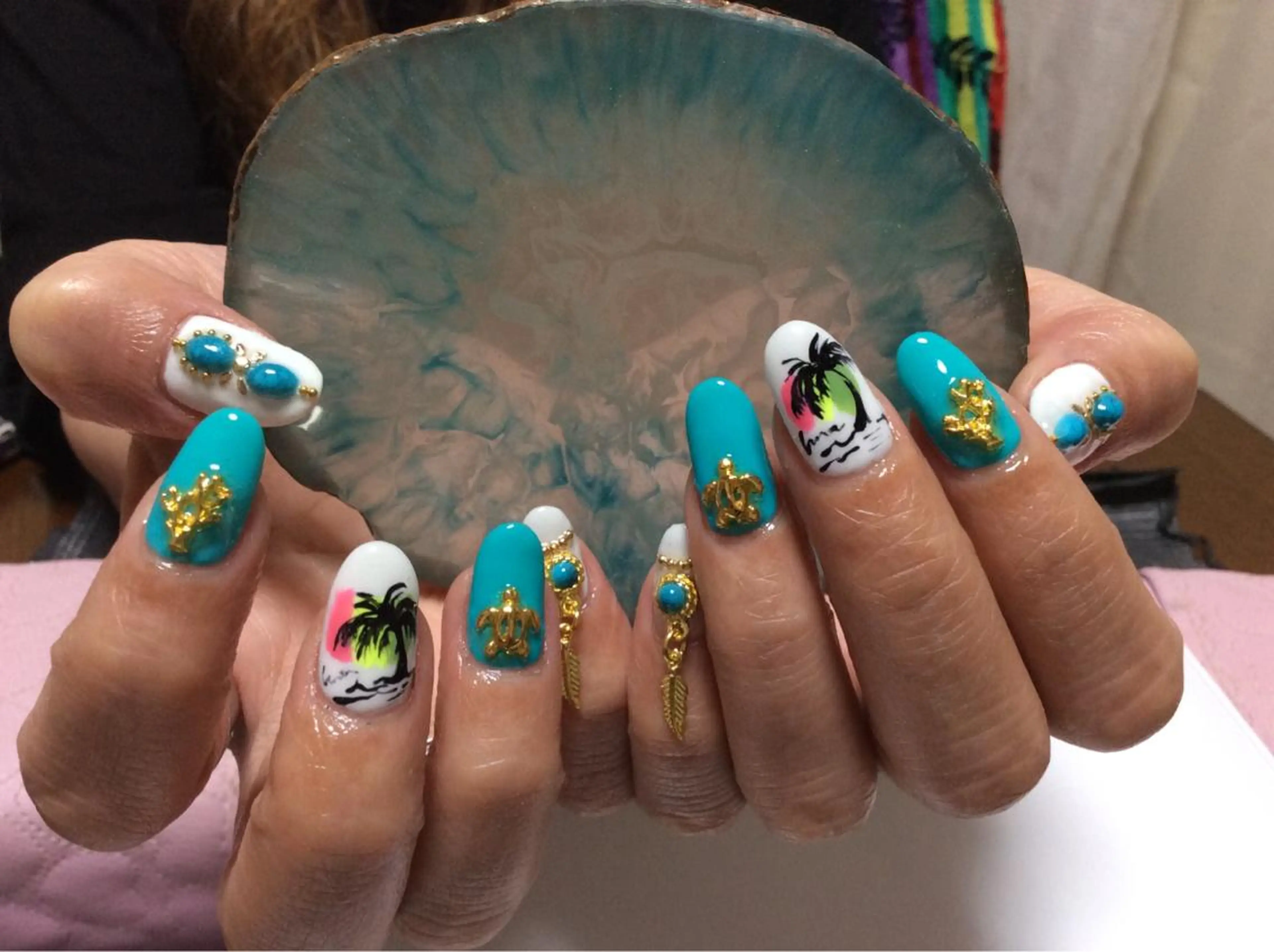 ネイル フラワー ムーンのネイルデザイン