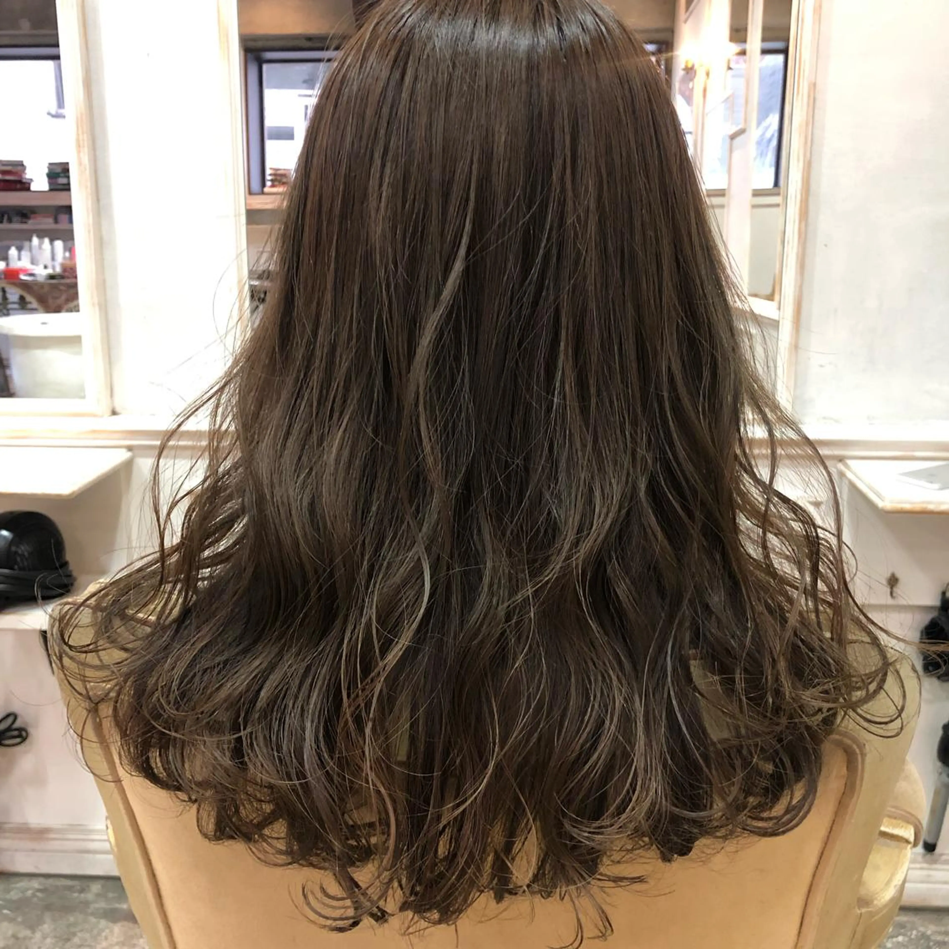 ロング カラー パーマ アッシュ ベージュカラー ブリーチ 透明感カラー ダブルカラー RUKA 美容院×ネイリストのヘアスタイル